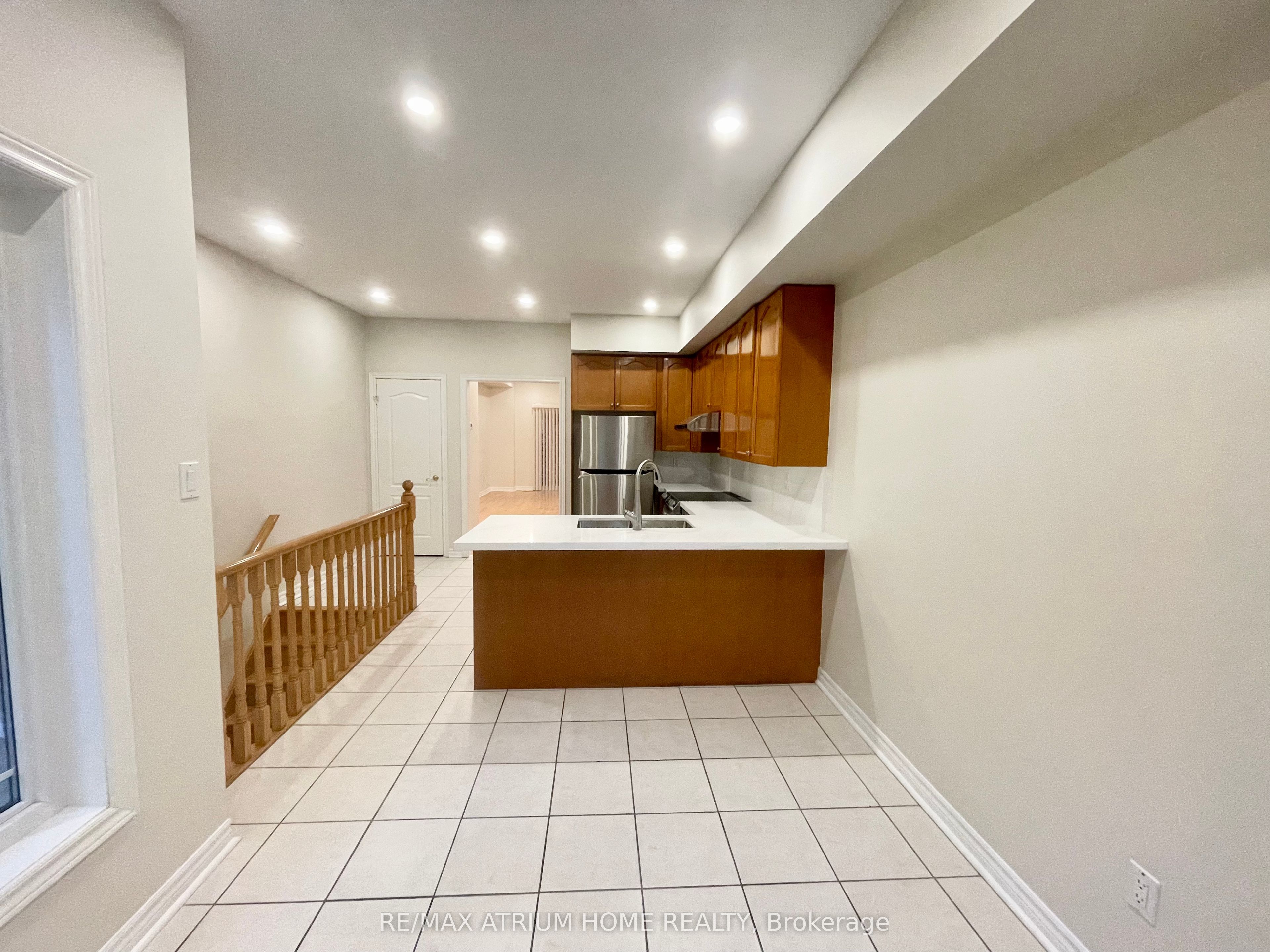 10 William Poole Way, Toronto, ON M2N 7A7 photo 5