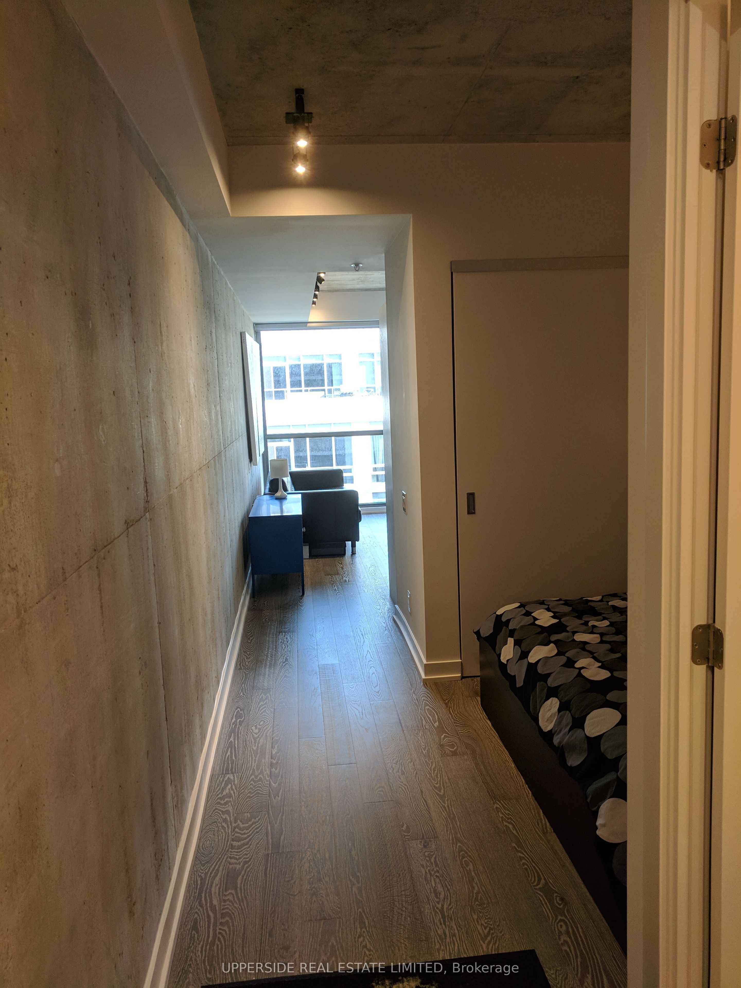 39 Brant Street 912, Toronto, ON M5V 0M8