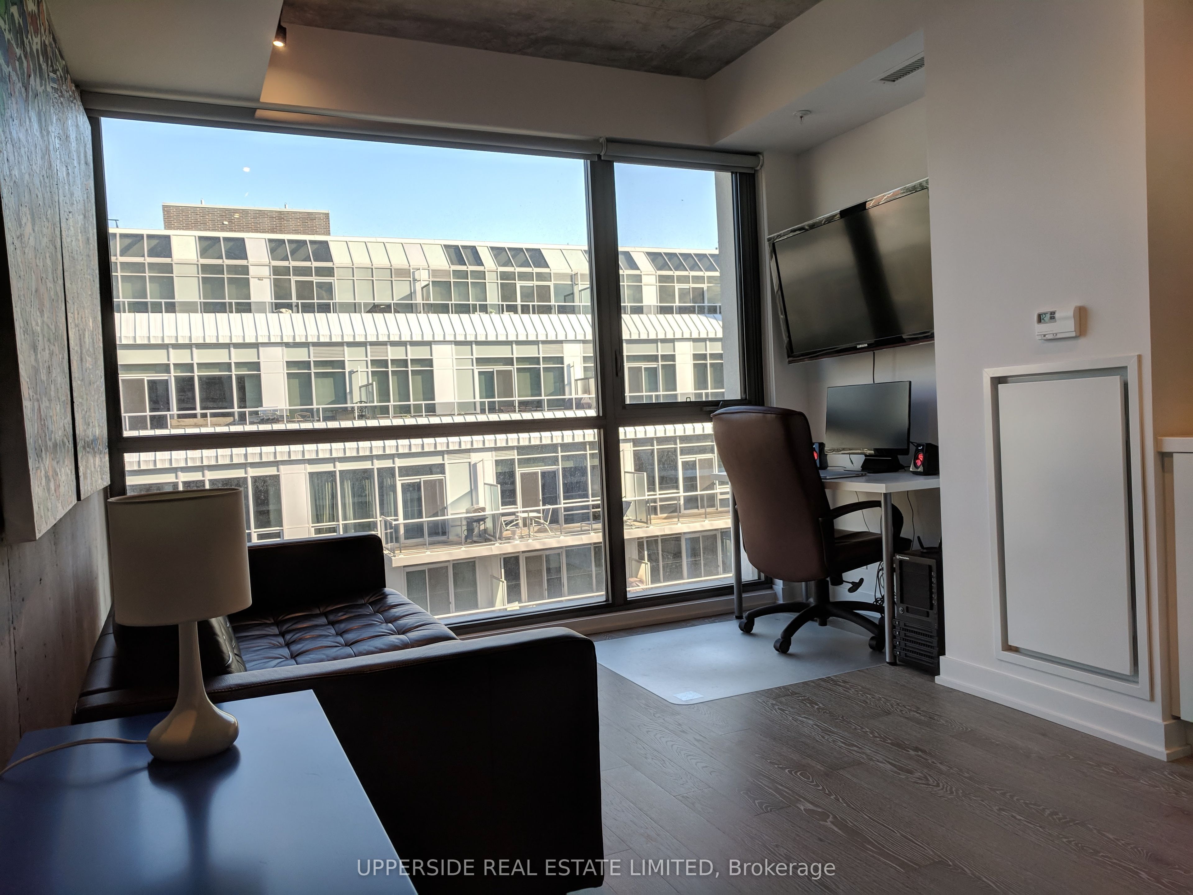 39 Brant Street 912, Toronto, ON M5V 0M8 photo 4