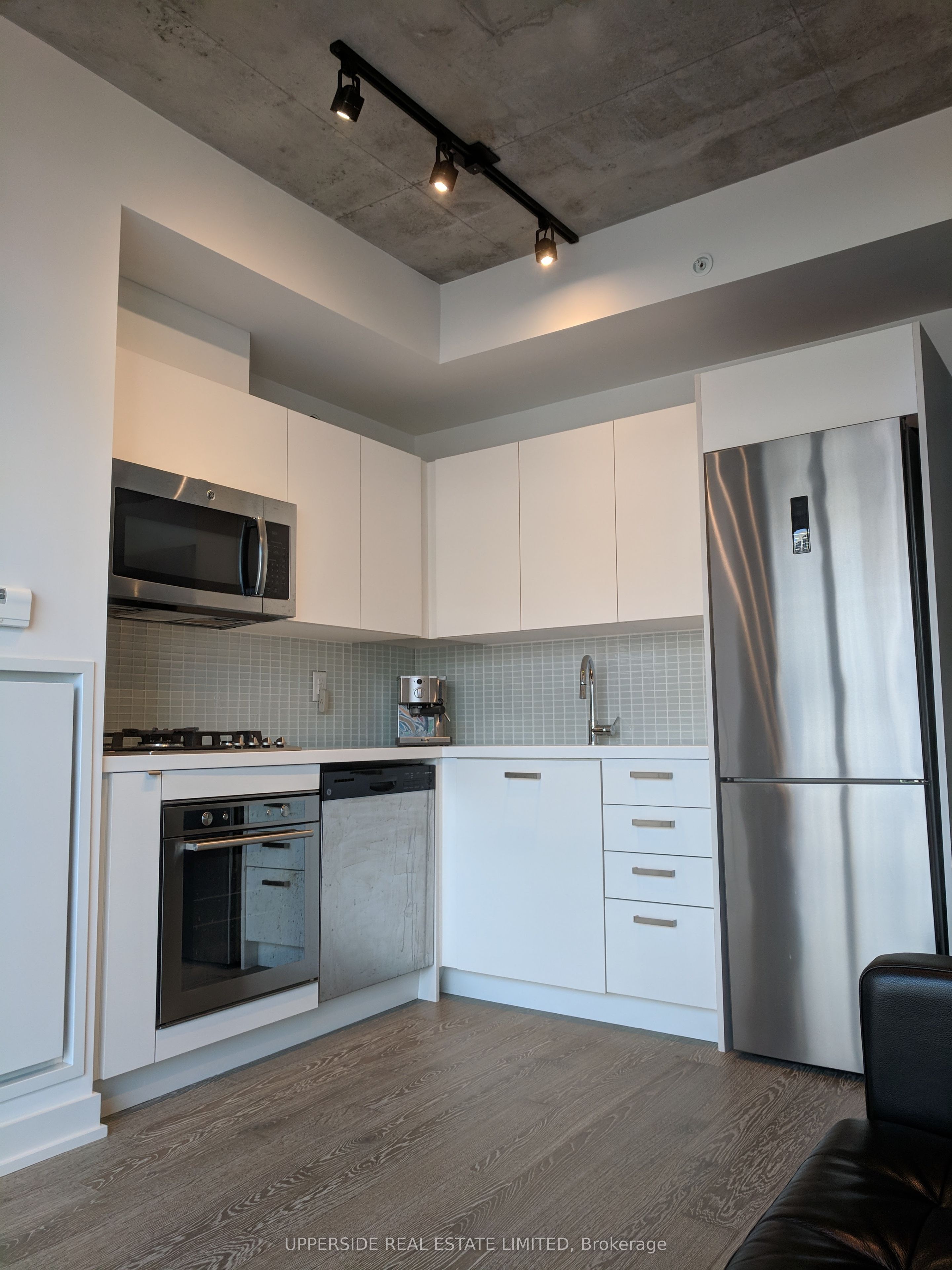39 Brant Street 912, Toronto, ON M5V 0M8 photo 5