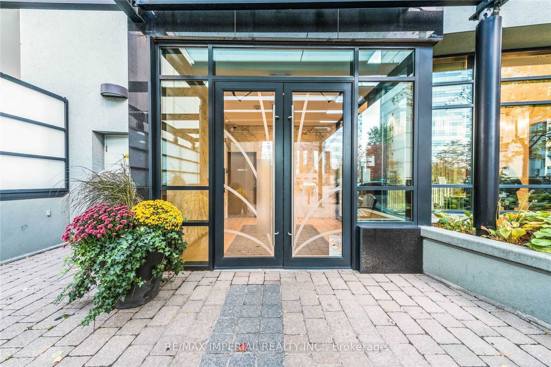 5740 Yonge Street 201, Toronto, ON M2M 0B1 photo 2