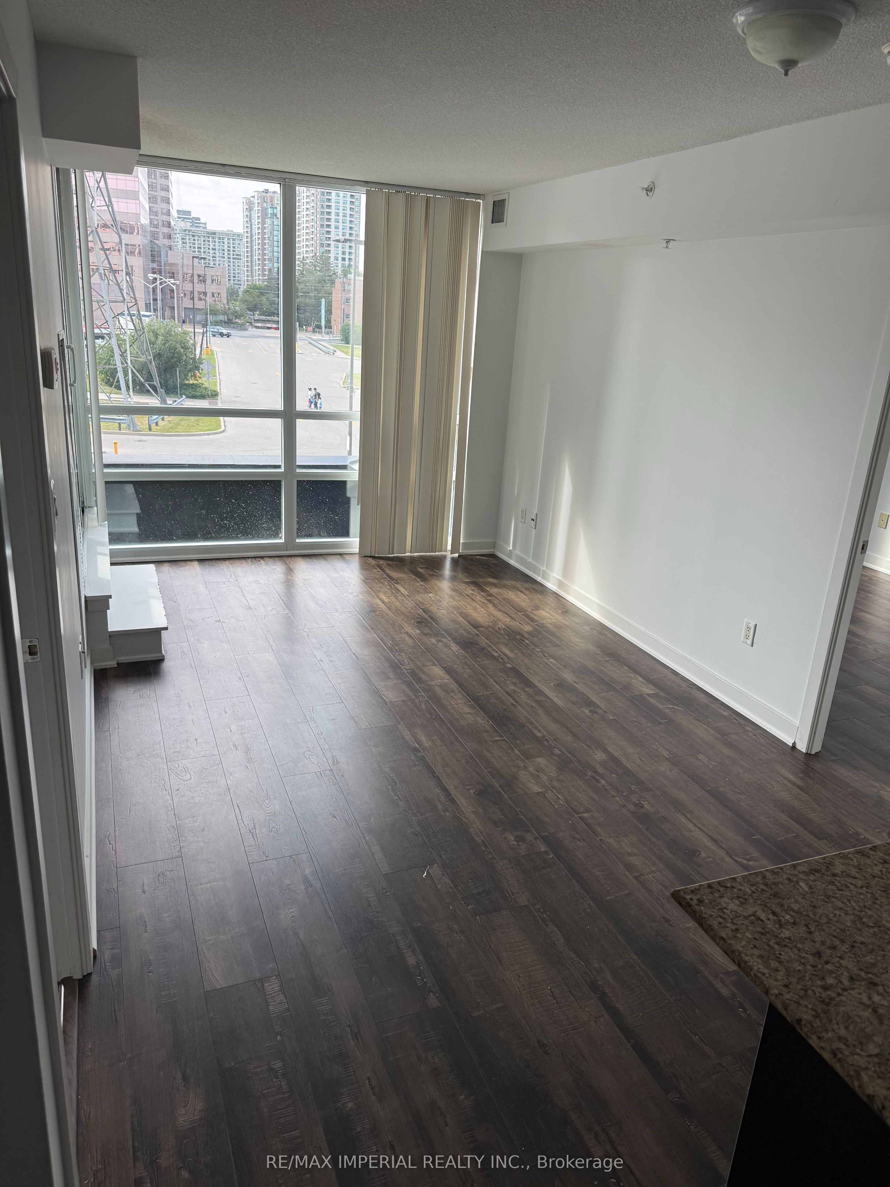 5740 Yonge Street 201, Toronto, ON M2M 0B1 photo 3