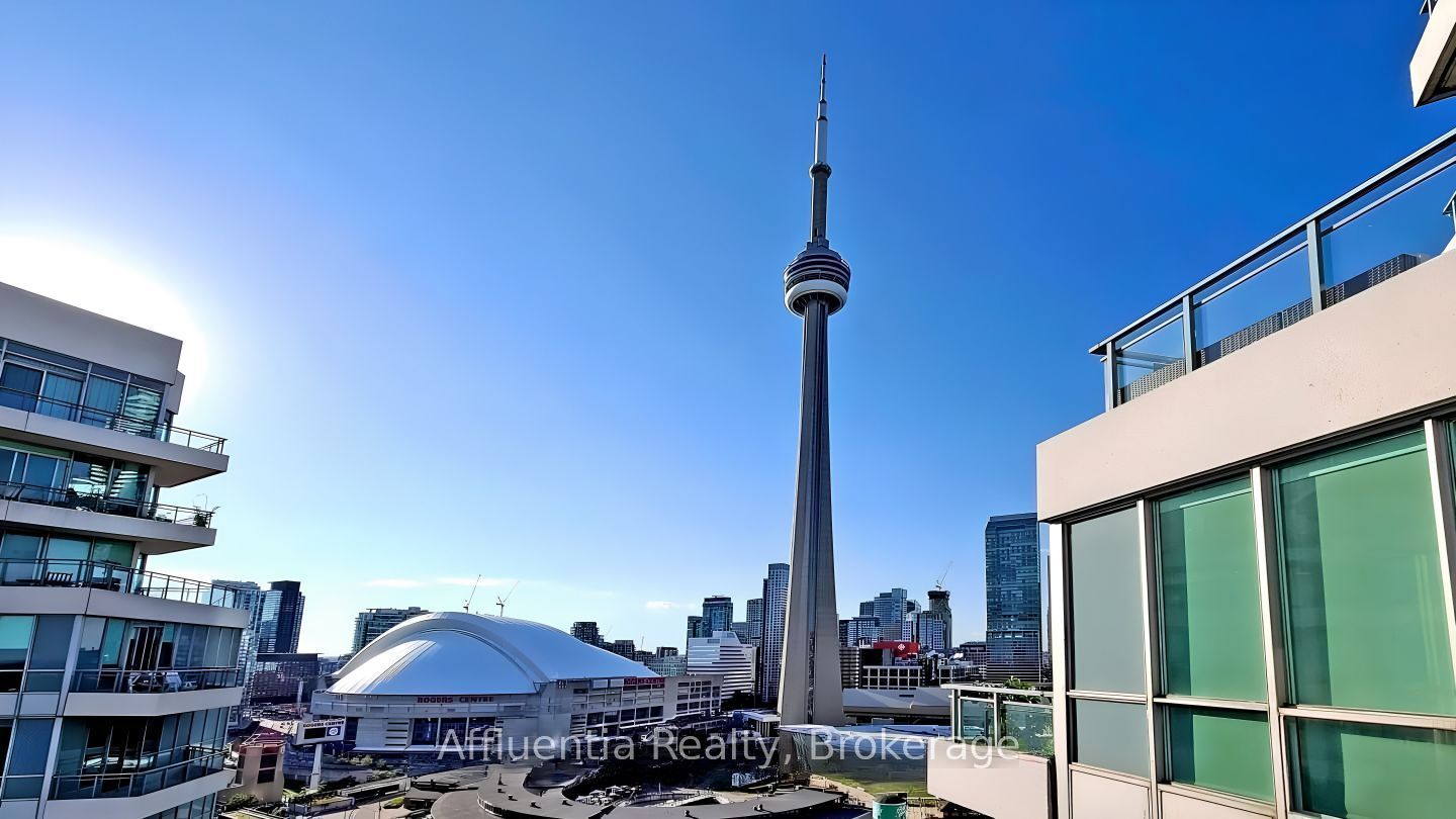 228 Queens Quay W 3, Toronto, ON M5J 2X1