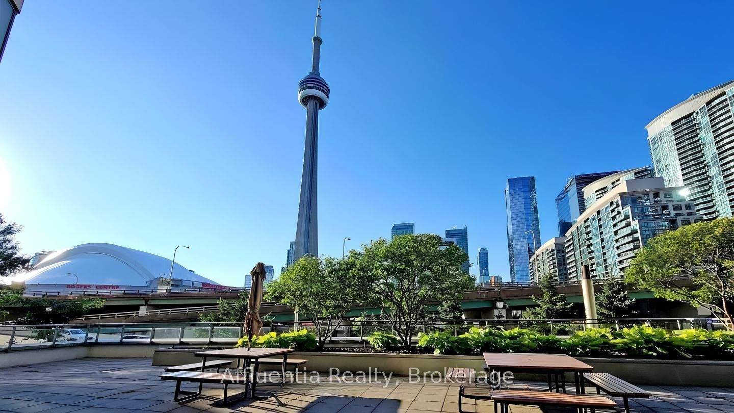 228 Queens Quay W 3, Toronto, ON M5J 2X1 photo 4