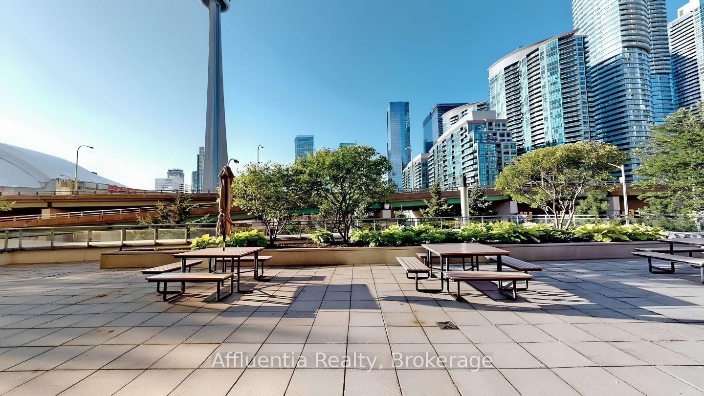 228 Queens Quay W 3, Toronto, ON M5J 2X1 photo 5