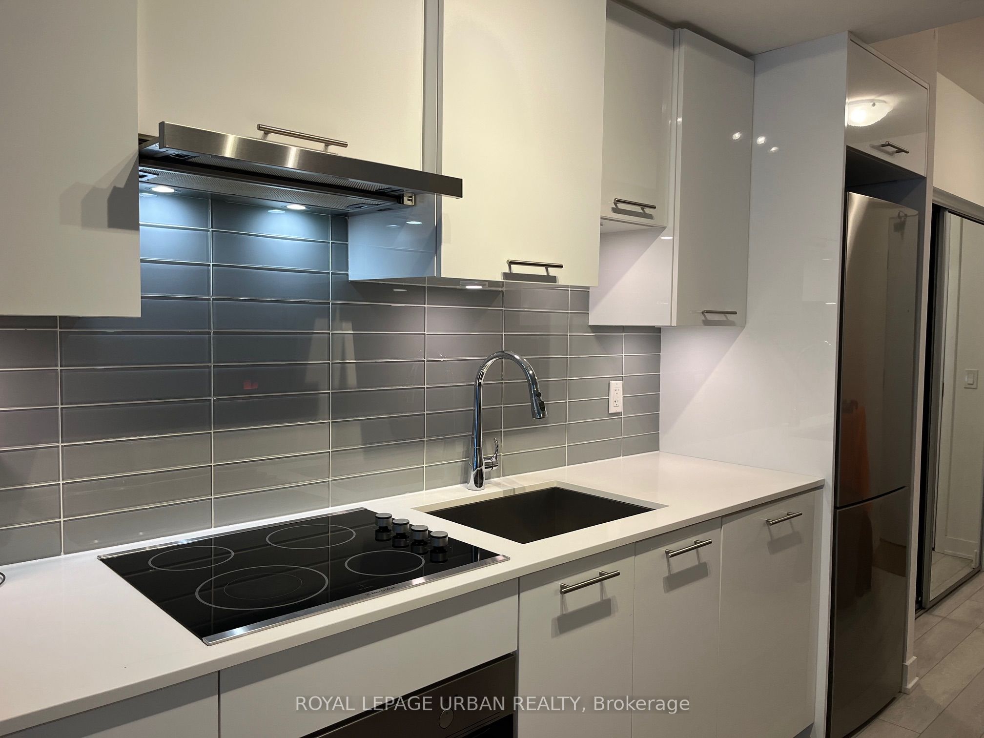 99 Broadway Avenue 1007, Toronto, ON M4P 0E3