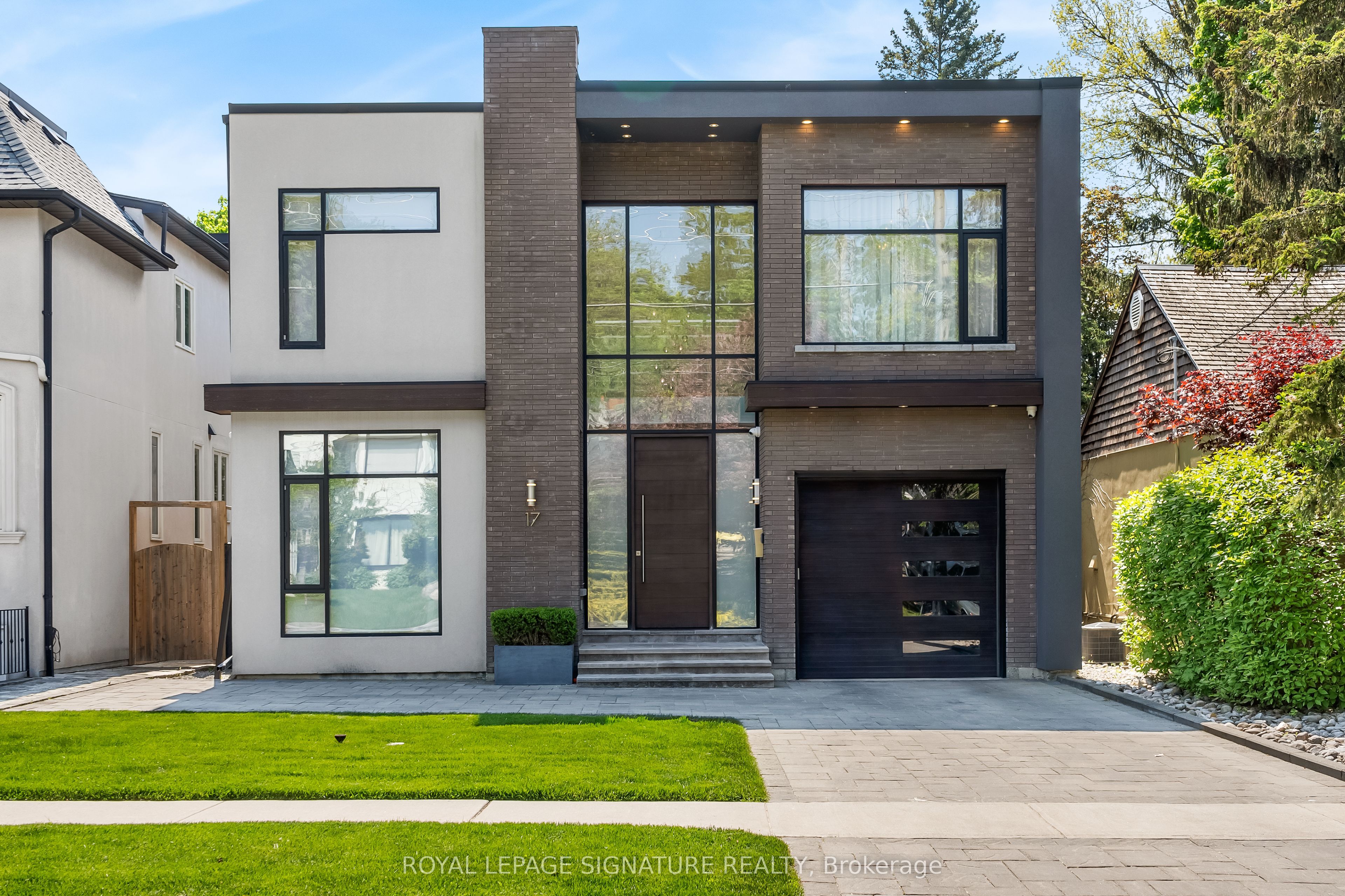 17 Nesbitt Drive, Toronto, ON M4W 2G2