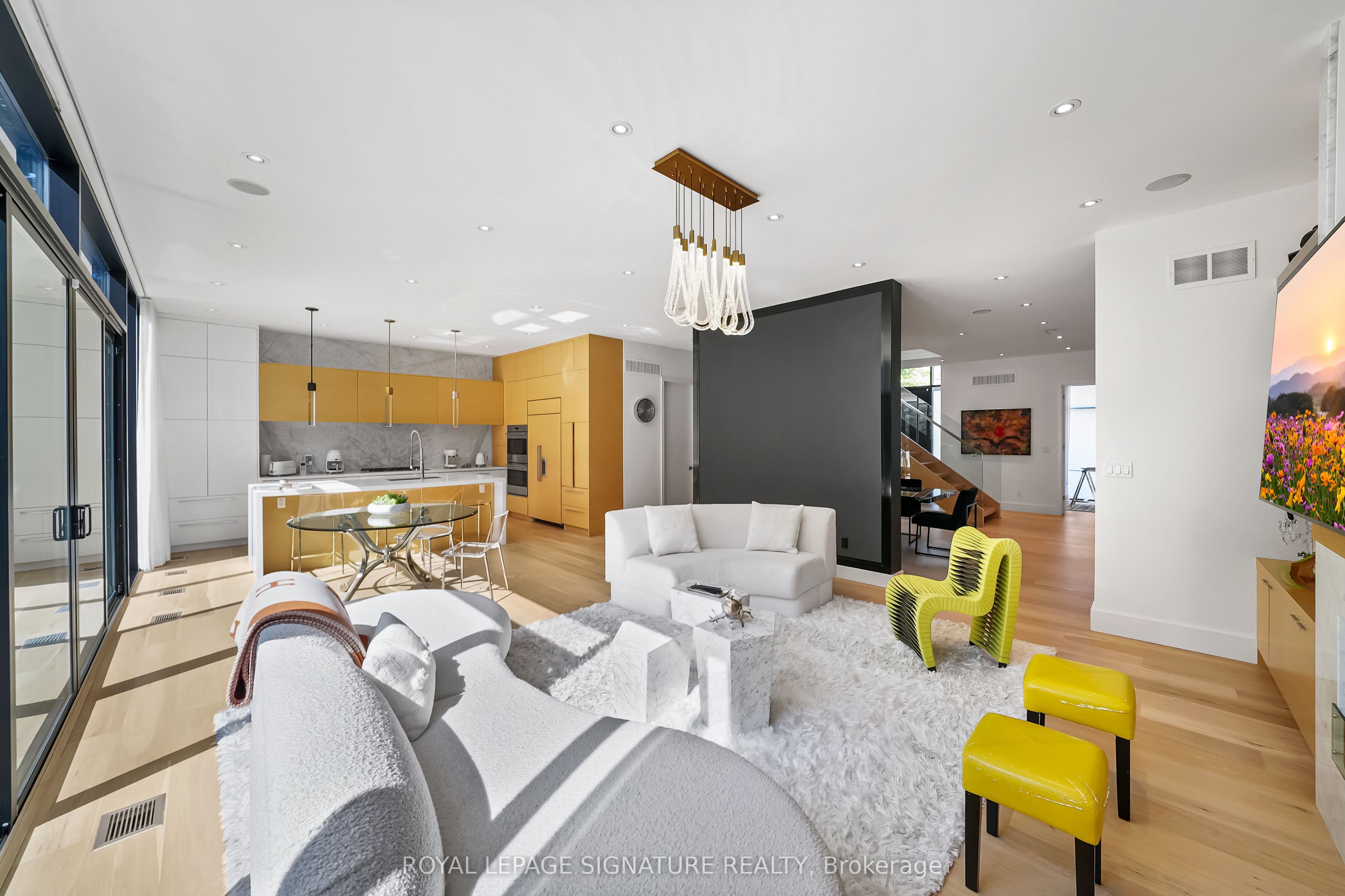 17 Nesbitt Drive, Toronto, ON M4W 2G2 photo 3