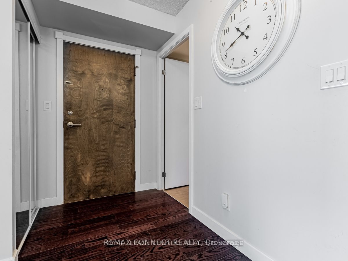 18 Harbour Street 1407, Toronto, ON M5J 2Z6 photo 2