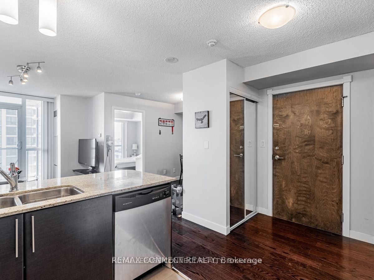 18 Harbour Street 1407, Toronto, ON M5J 2Z6 photo 3
