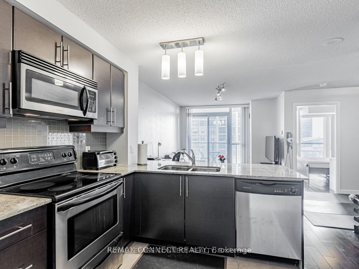 18 Harbour Street 1407, Toronto, ON M5J 2Z6 photo 4