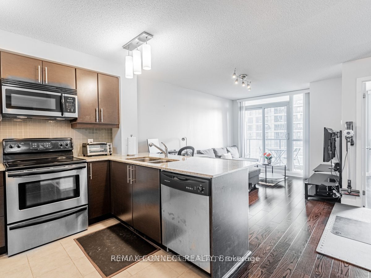 18 Harbour Street 1407, Toronto, ON M5J 2Z6 photo 5