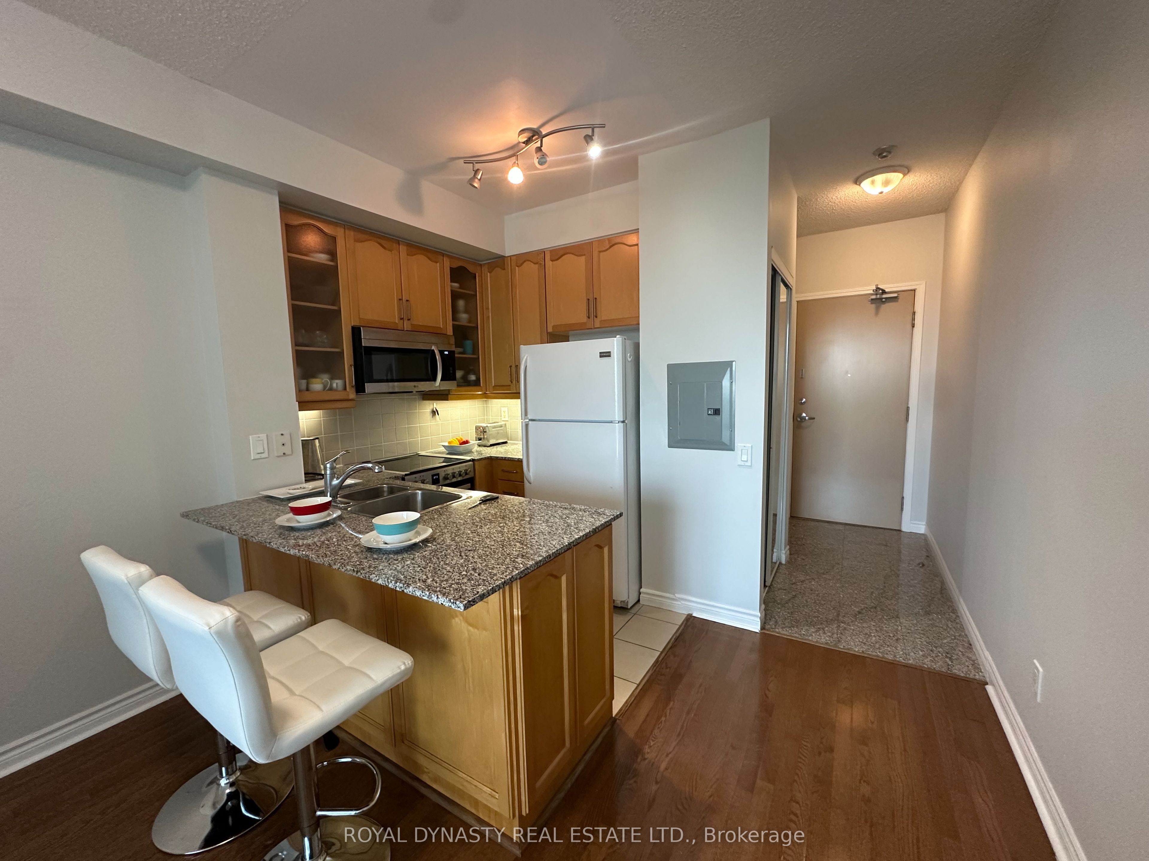 60 Byng Avenue 409, Toronto, ON M2N 7K3 photo 4