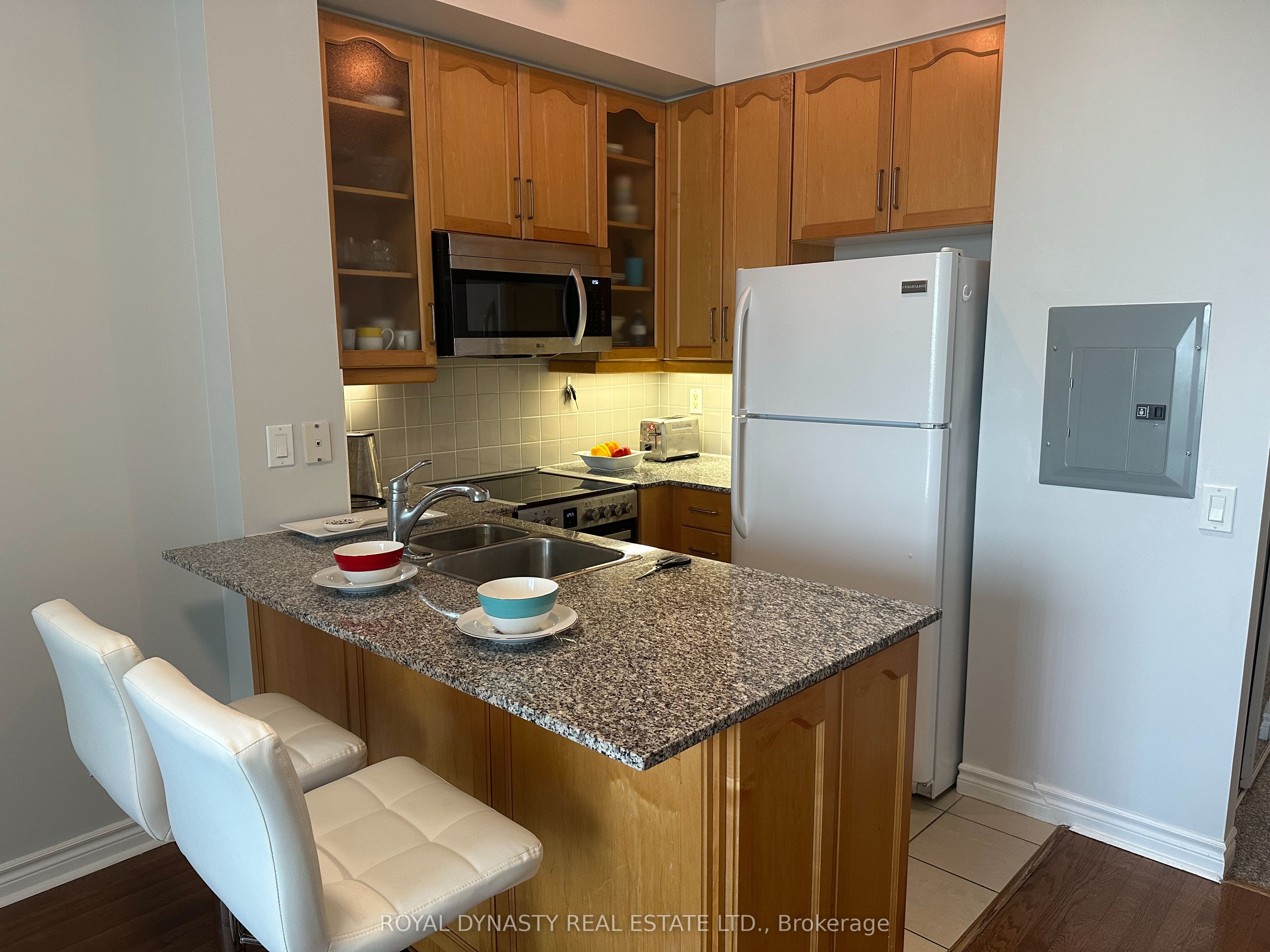 60 Byng Avenue 409, Toronto, ON M2N 7K3 photo 5