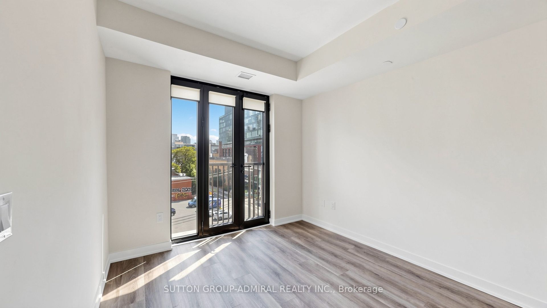 123 Portland Street 409, Toronto, ON M5V 2N4 photo 3