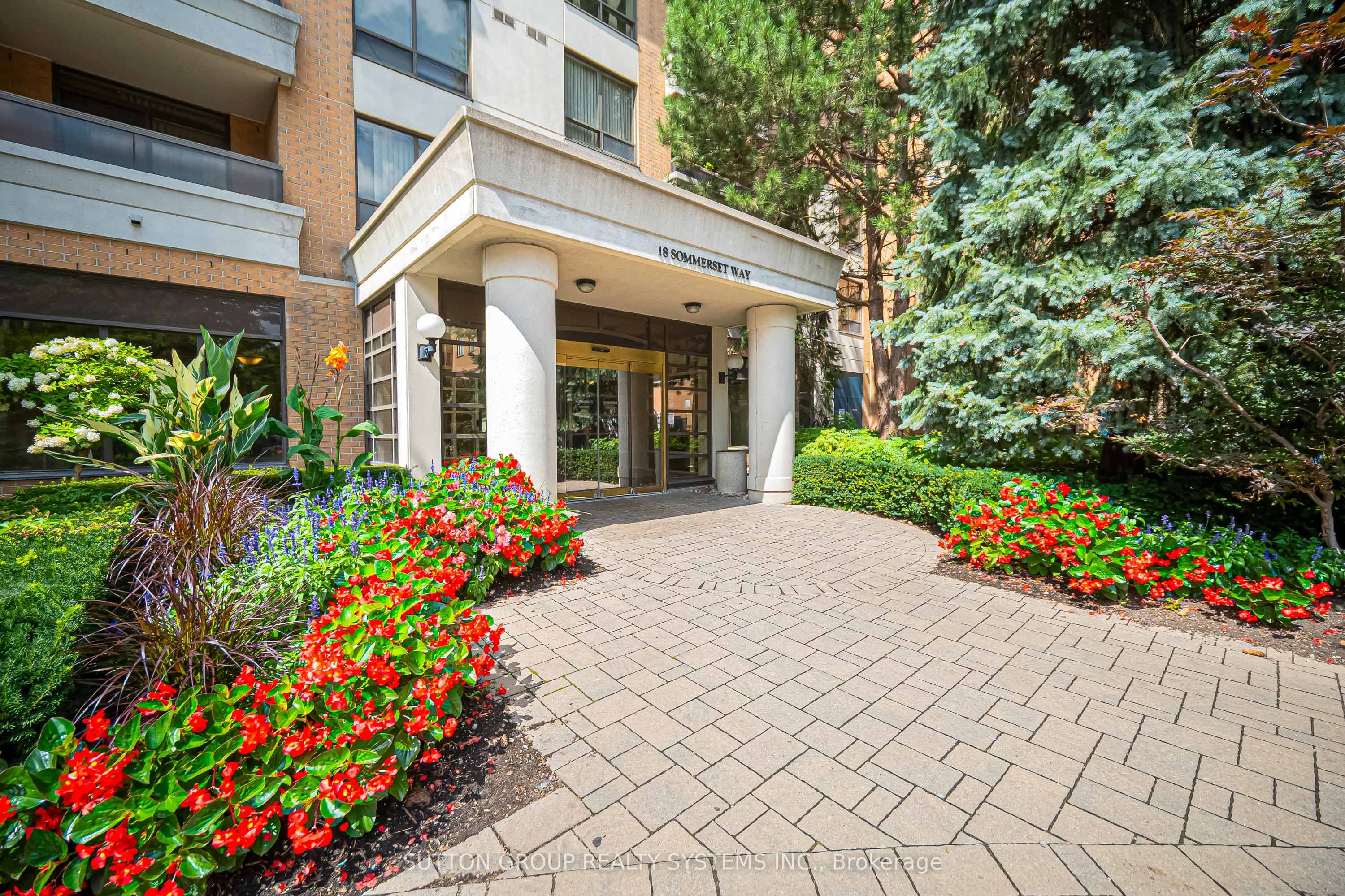 18 Sommerset Way 2007, Toronto, ON M2N 6X5 photo 2
