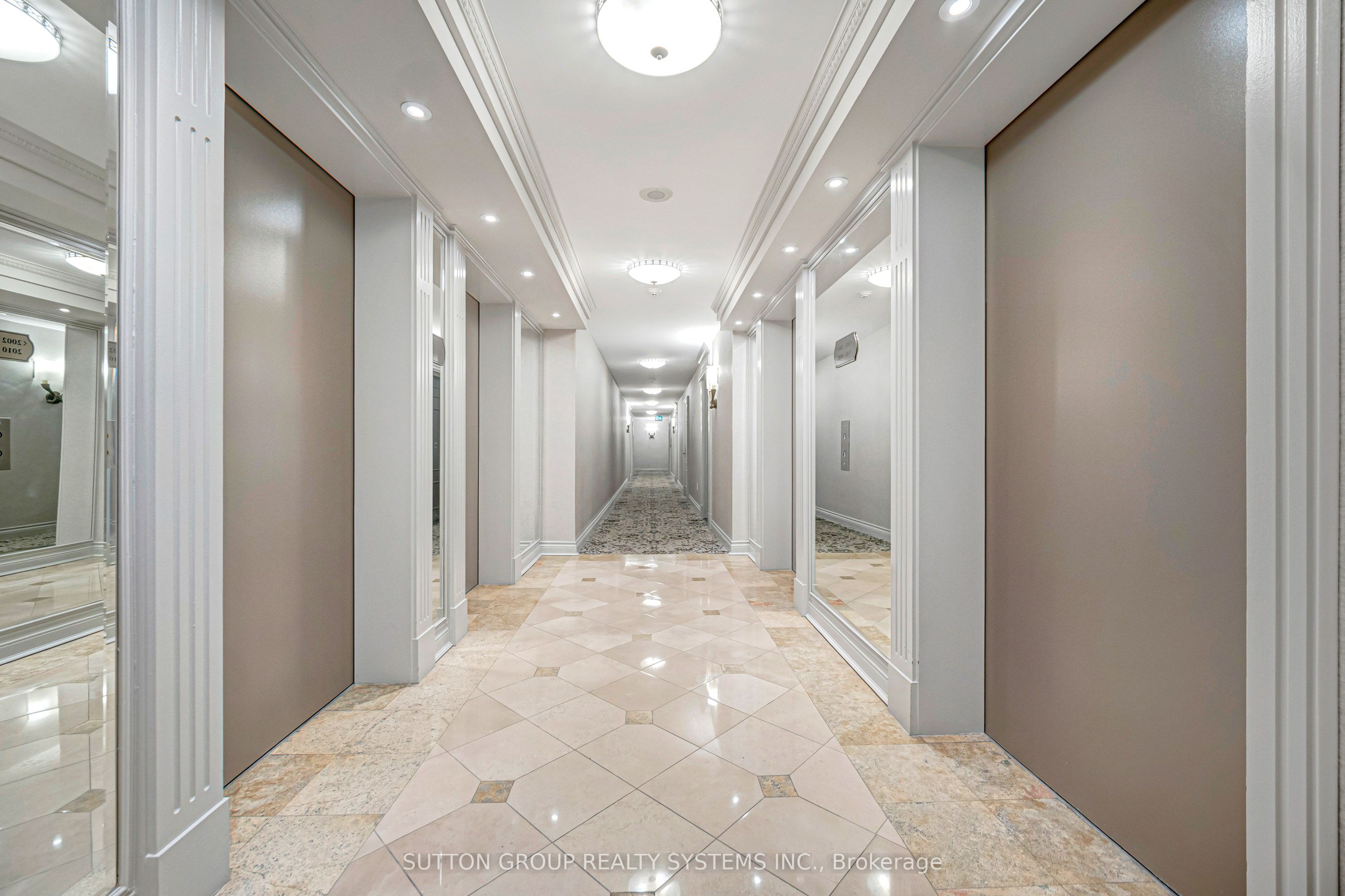 18 Sommerset Way 2007, Toronto, ON M2N 6X5 photo 4