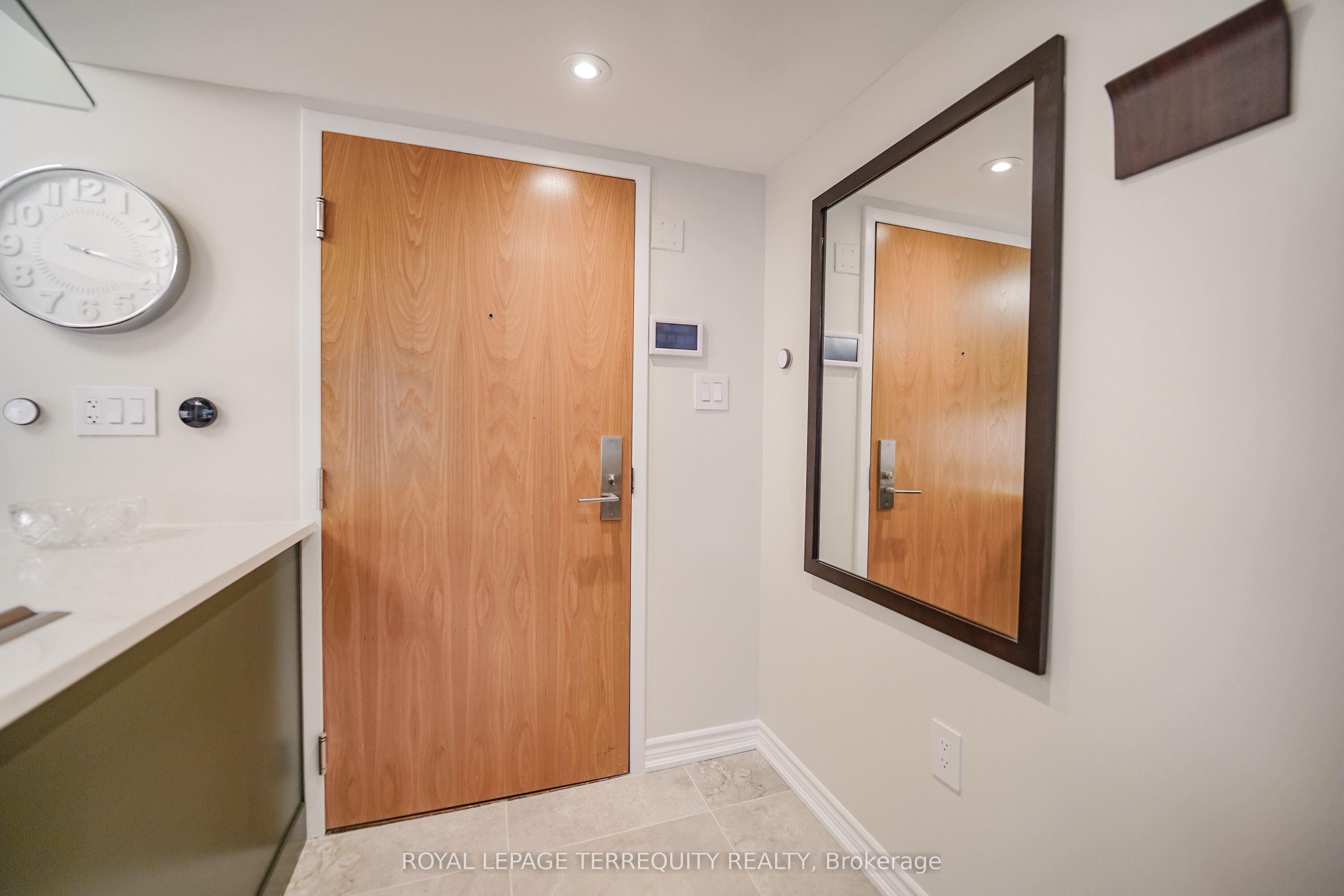 35 Church Street 208, Toronto, ON M5E 1T3 photo 2