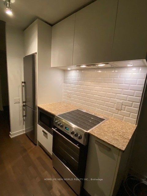 57 St Joseph Street 706, Toronto, ON M5S 0C5 photo 3