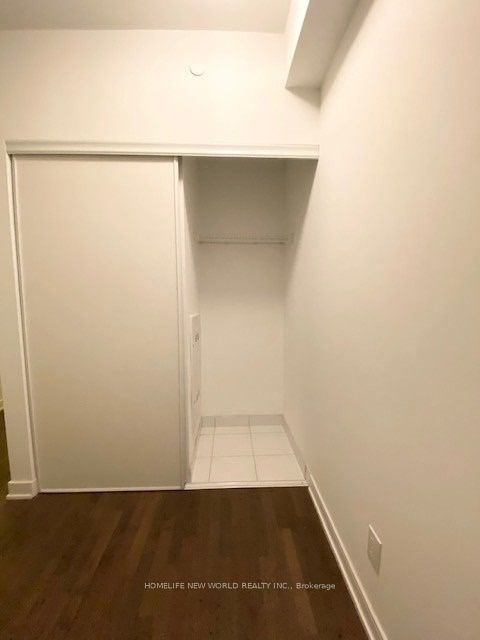 57 St Joseph Street 706, Toronto, ON M5S 0C5 photo 5