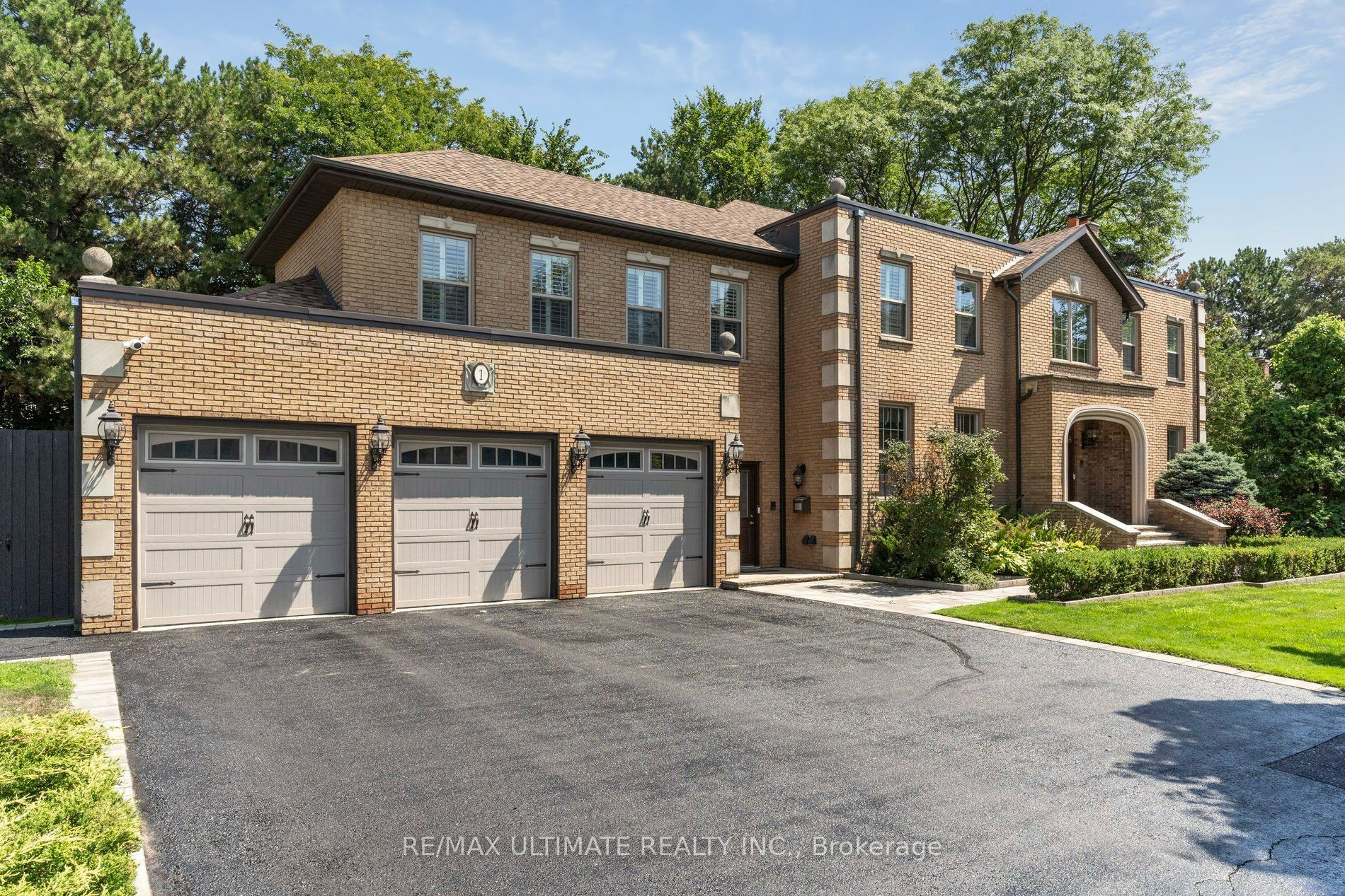 1 Versailles Court, Toronto, ON M3B 2A8 photo 2