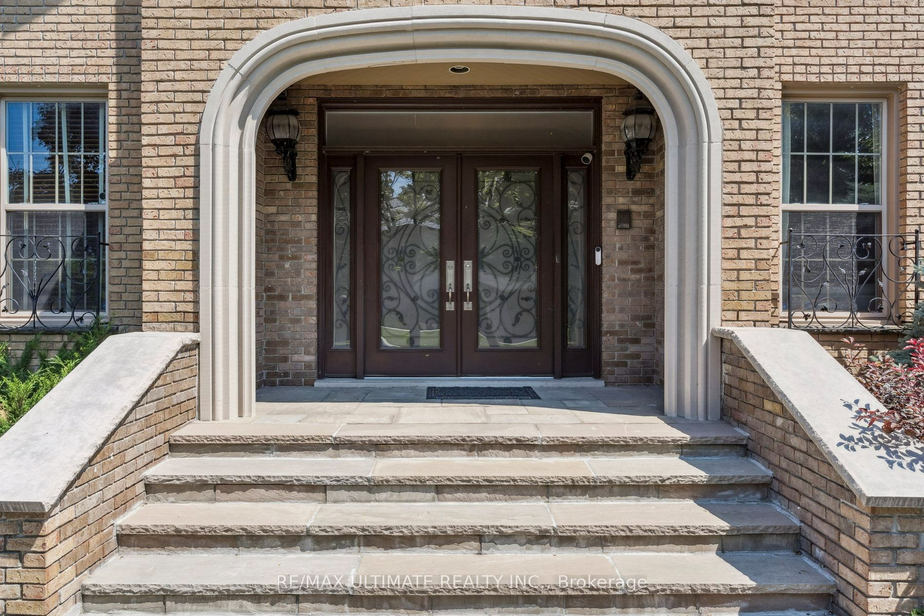 1 Versailles Court, Toronto, ON M3B 2A8 photo 4