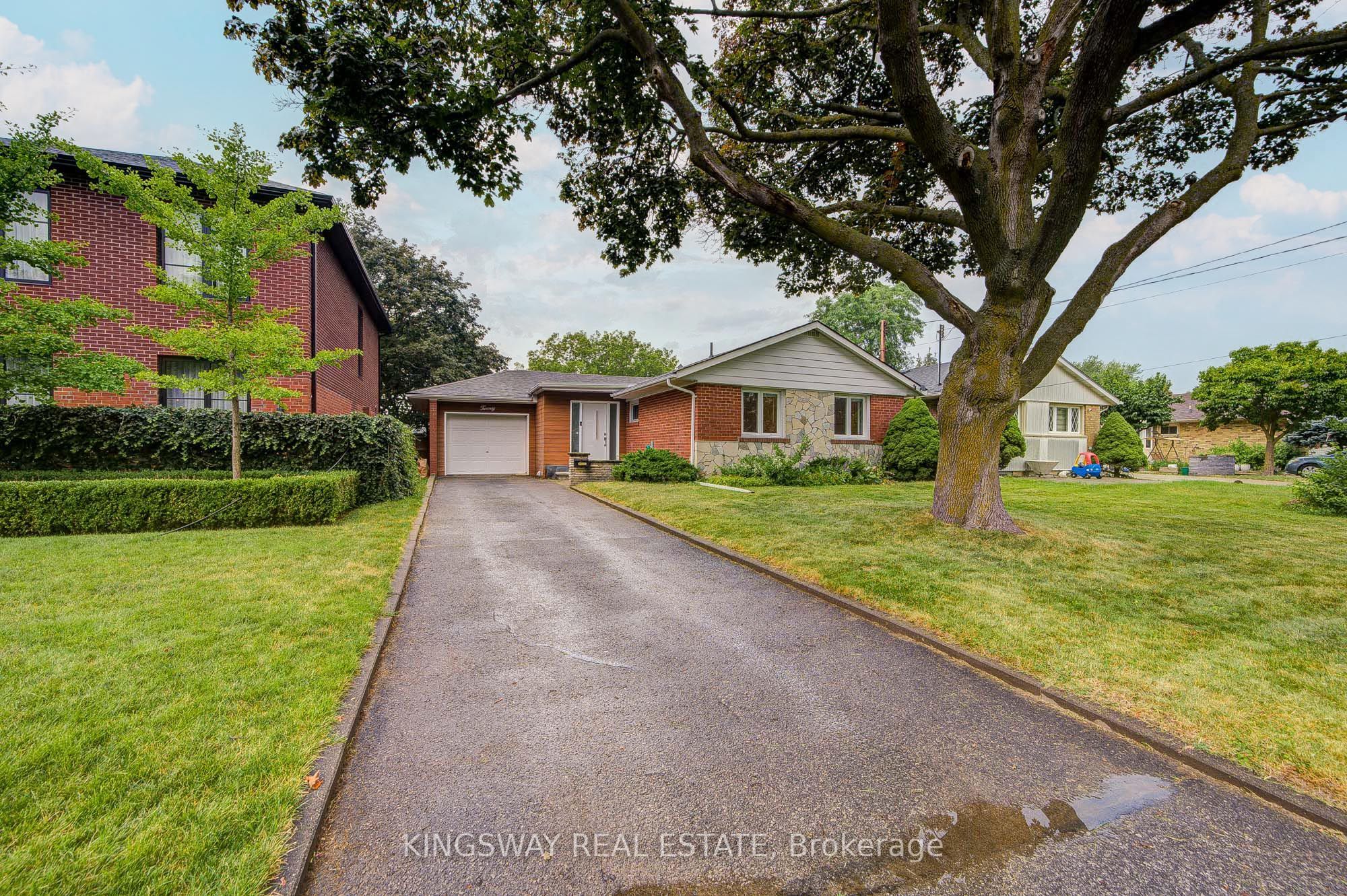 20 Wigmore Drive, Toronto, ON M4A 2E5 photo 2