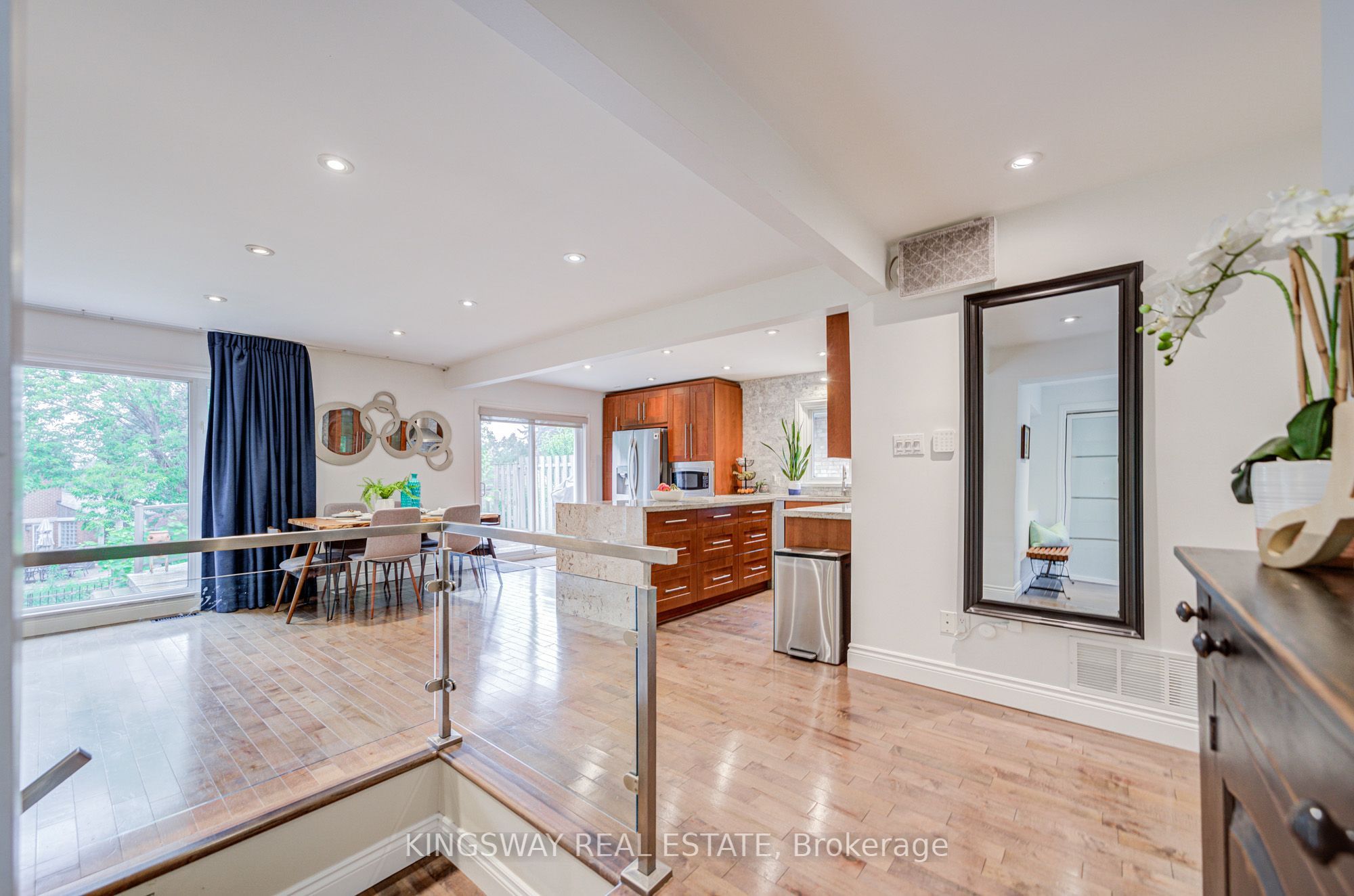 20 Wigmore Drive, Toronto, ON M4A 2E5 photo 4