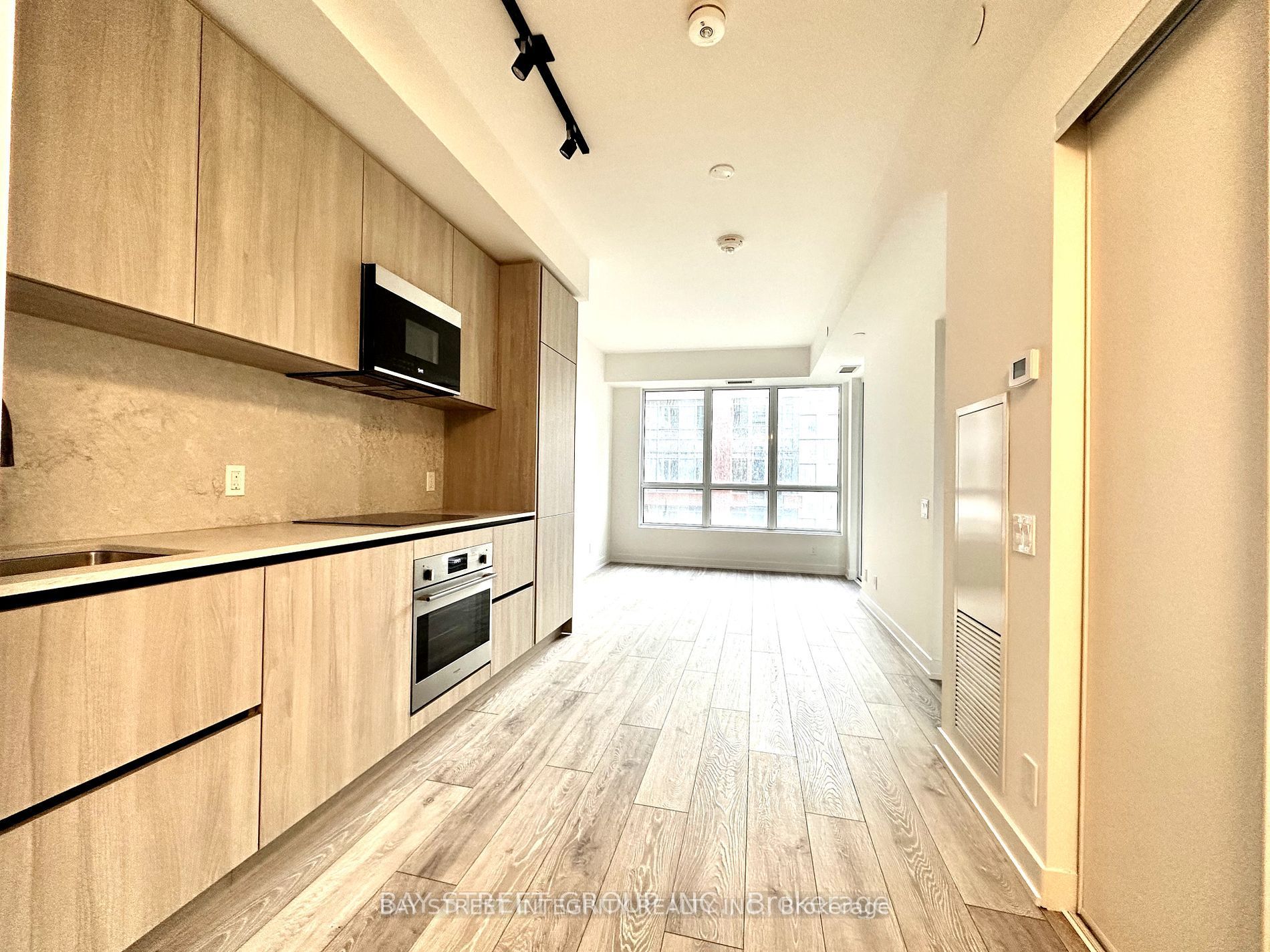 108 Peter Street 616, Toronto, ON M5V 0W2 photo 2