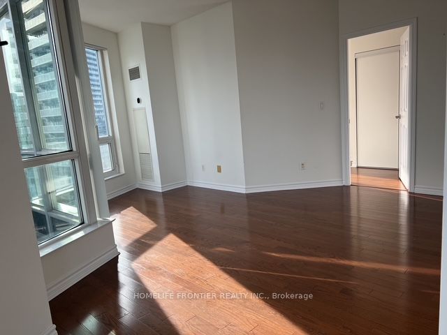 18 Holmes Avenue 1105, Toronto, ON M2N 0E1 photo 4