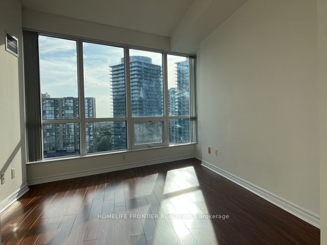18 Holmes Avenue 1105, Toronto, ON M2N 0E1 photo 5