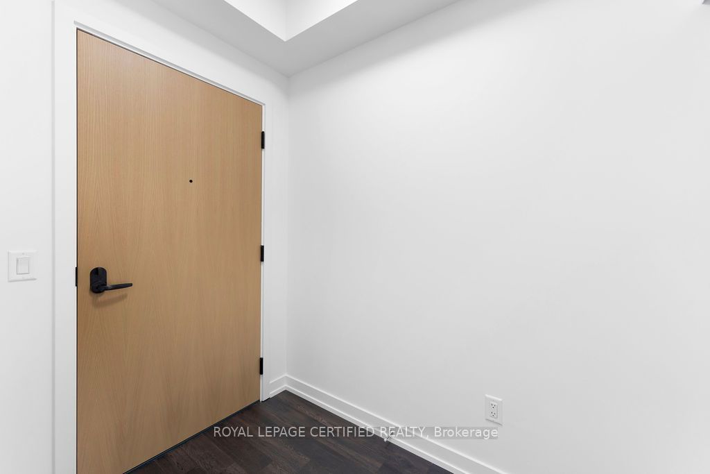 89 Church Street 1706, Toronto, ON M5C 2G3 photo 2