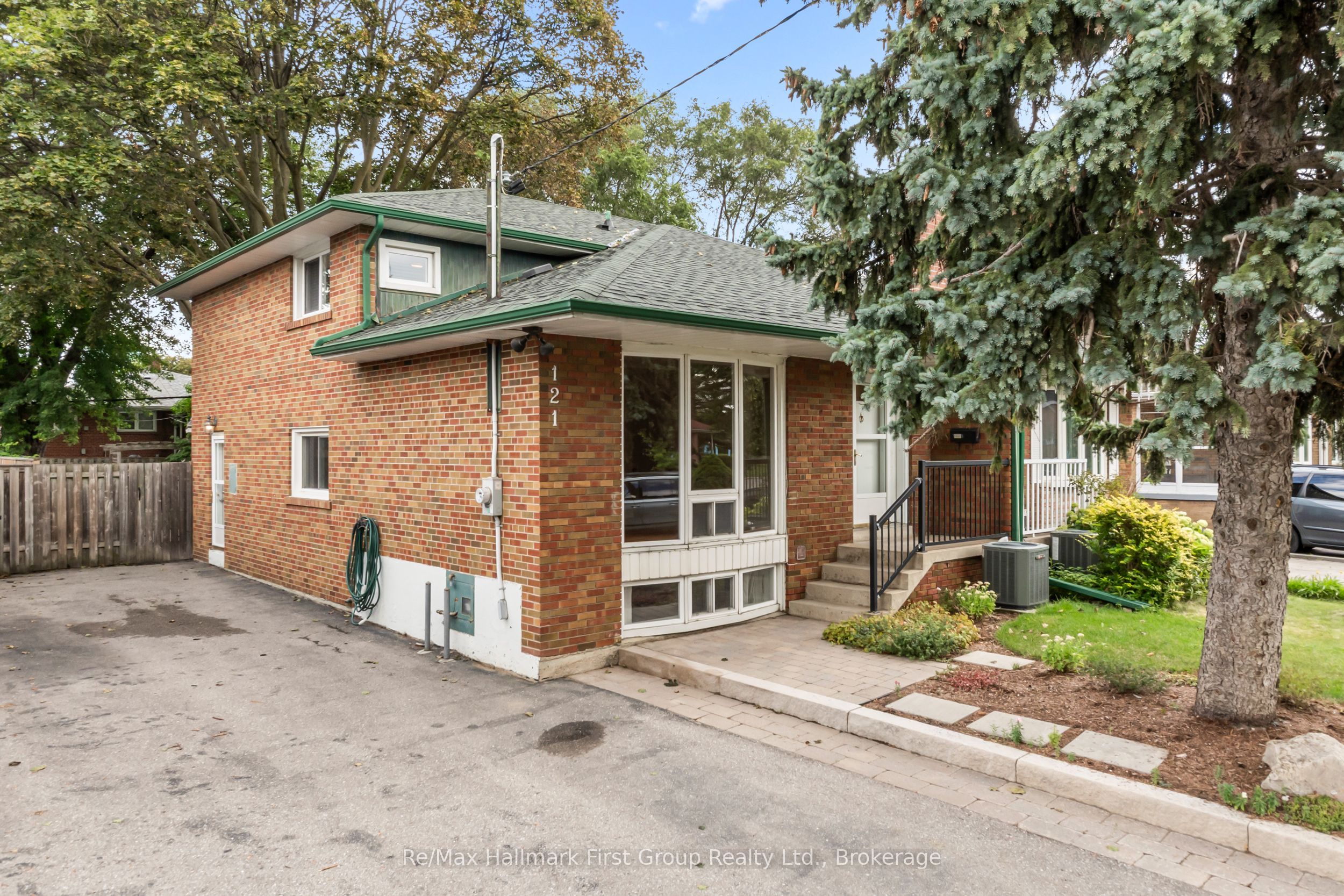 121 Roywood Drive, Toronto, ON M3A 2E2