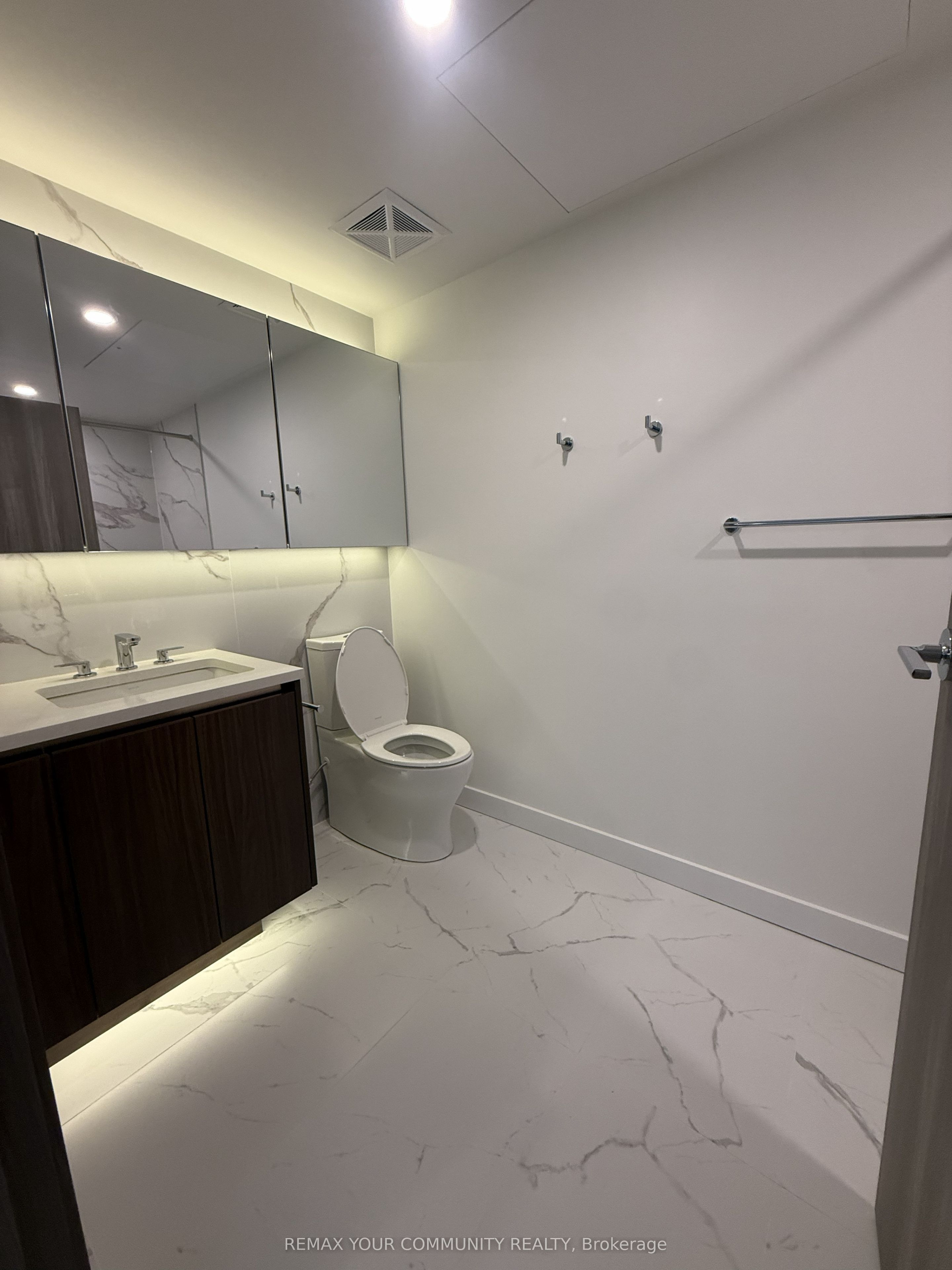 3 Concord Cityplace Way 5808, Toronto, ON M5V 0X4 photo 4