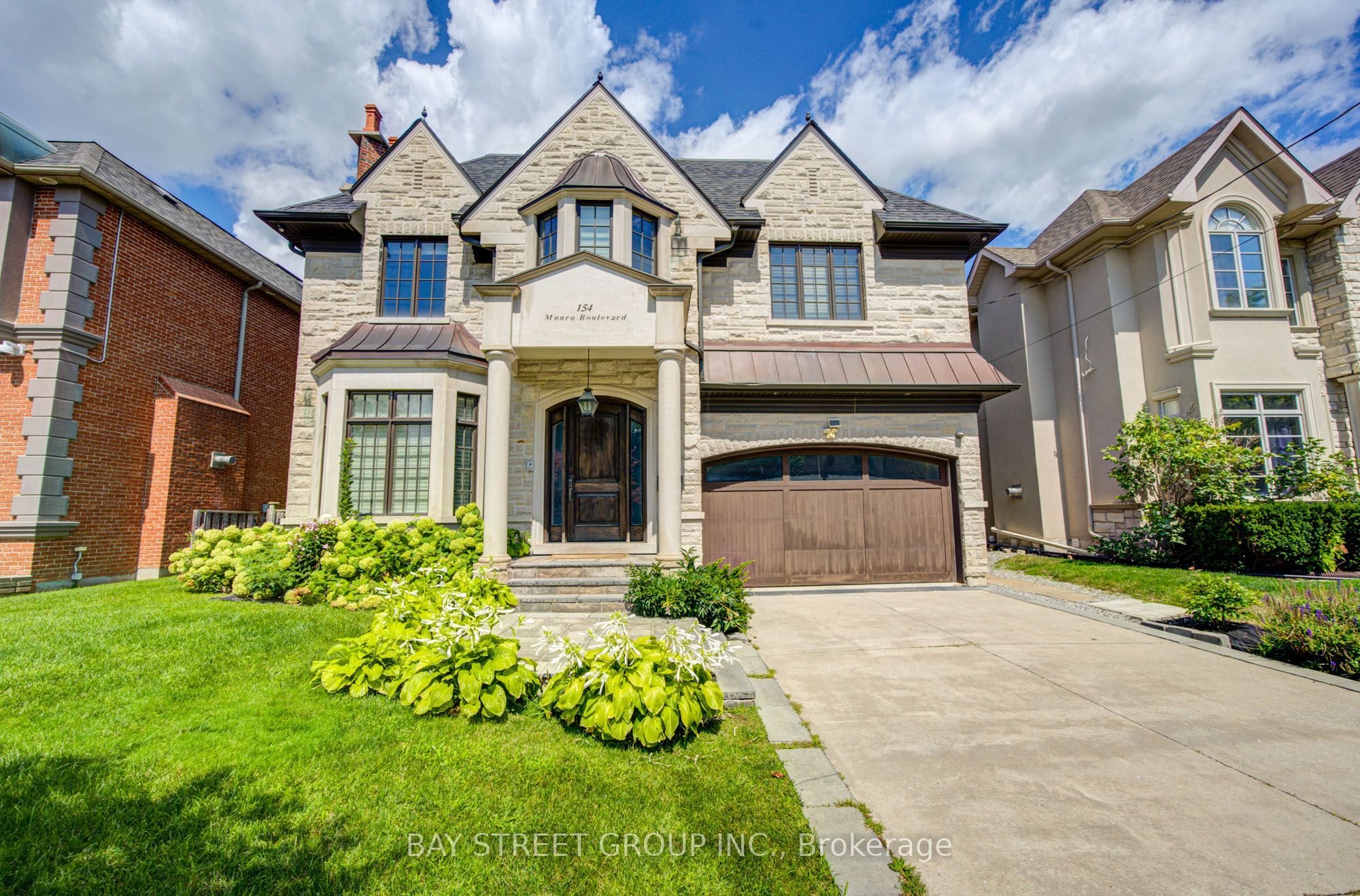 154 Munro Boulevard, Toronto, ON M2P 1C8 photo 2