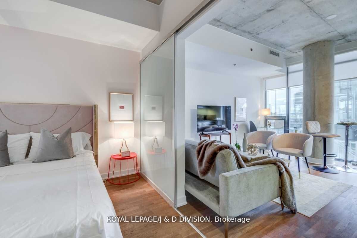 15 Beverley Street 1005, Toronto, ON M5T 0B3 photo 4