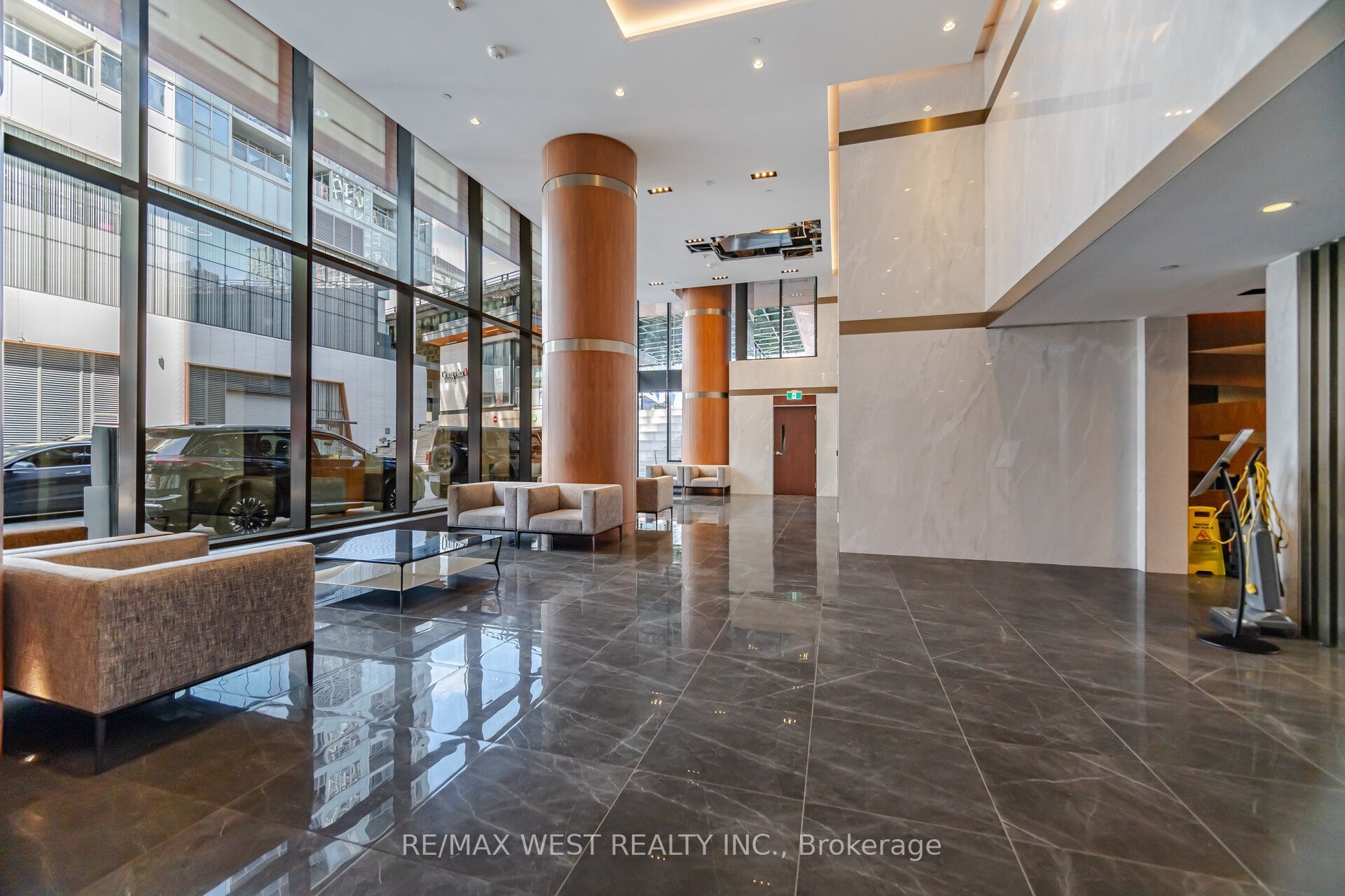 17 Bathurst Street 1602, Toronto, ON M5V 0N1 photo 2
