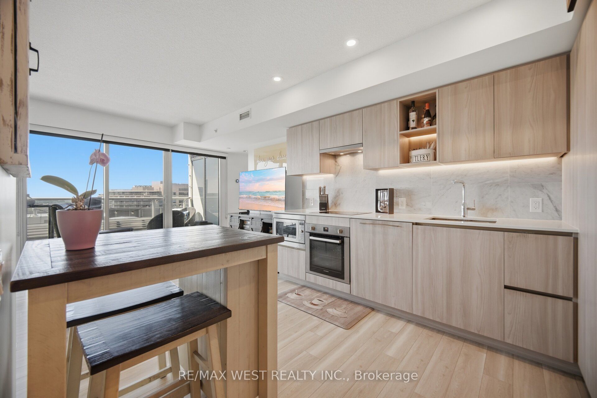 17 Bathurst Street 1602, Toronto, ON M5V 0N1 photo 5