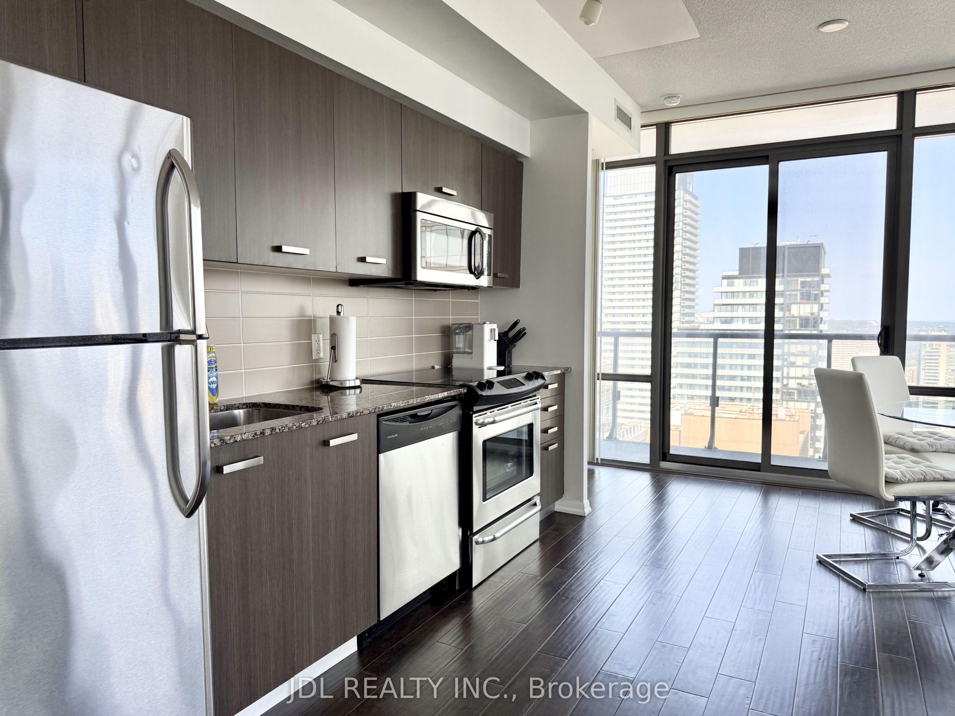 832 Bay Street 3708, Toronto, ON M5S 1Z6 photo 2