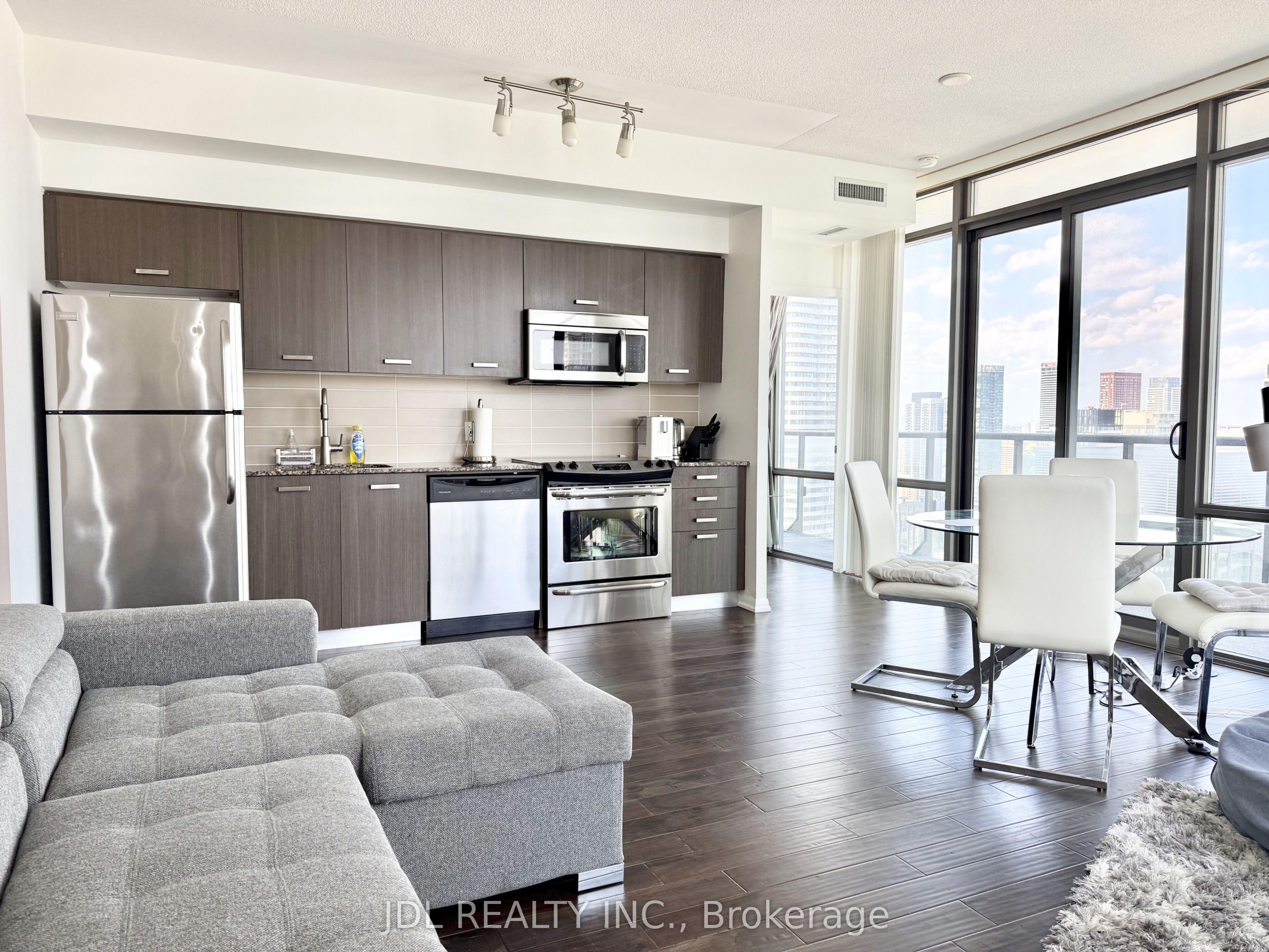 832 Bay Street 3708, Toronto, ON M5S 1Z6 photo 3