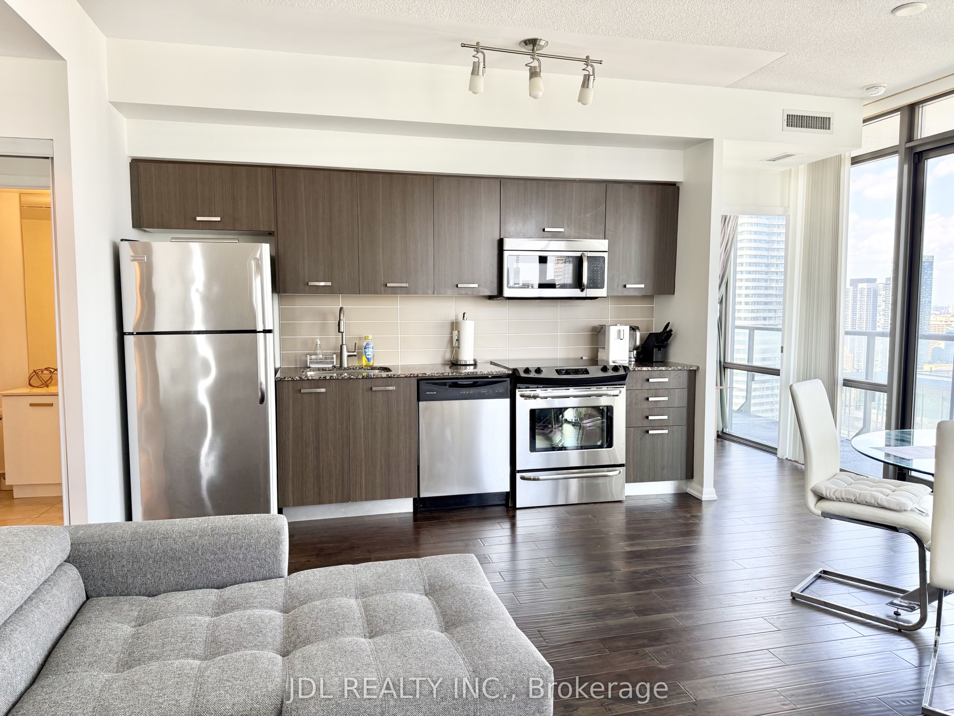 832 Bay Street 3708, Toronto, ON M5S 1Z6 photo 4