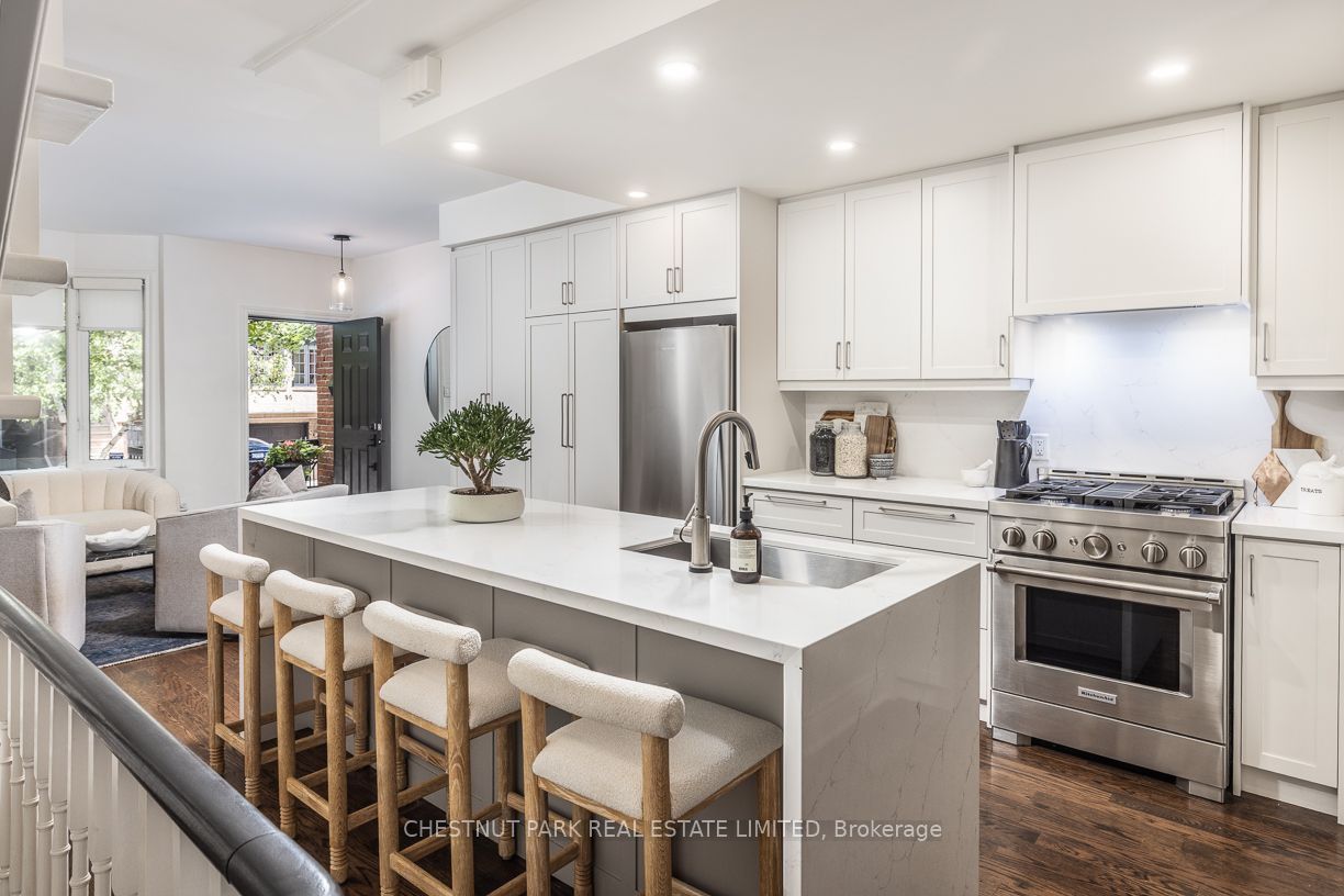 91 Alcorn Avenue, Toronto, ON M4V 1E5 photo 4