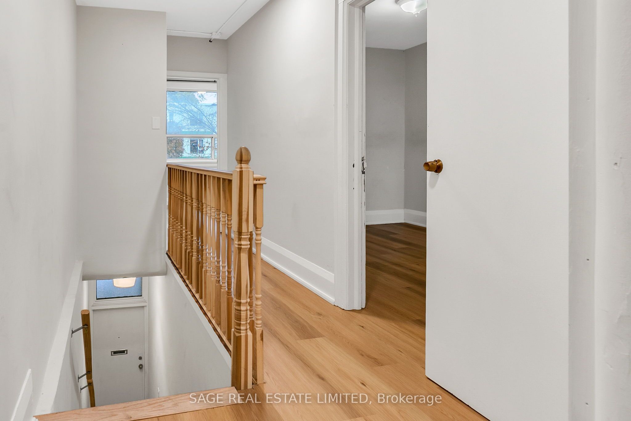 633 St Clair Avenue W Upper, Toronto, ON M6C 1A7 photo 2