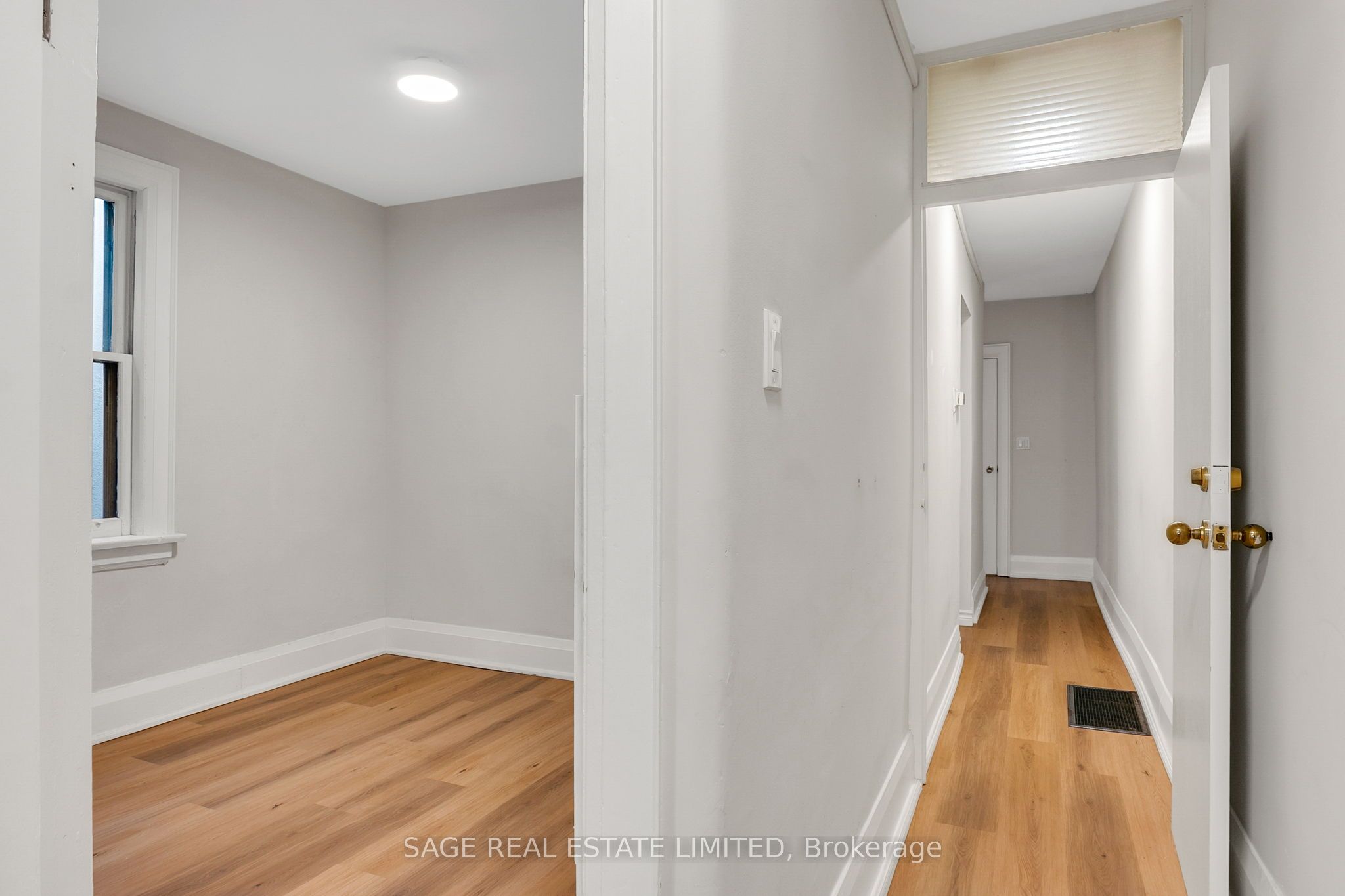 633 St Clair Avenue W Upper, Toronto, ON M6C 1A7 photo 3