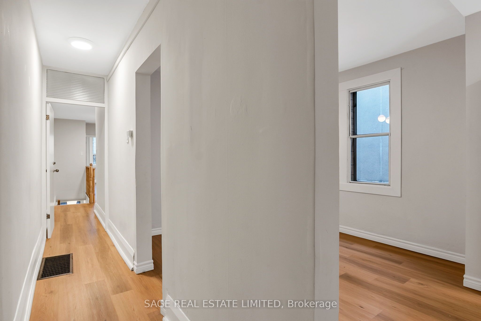 633 St Clair Avenue W Upper, Toronto, ON M6C 1A7 photo 4