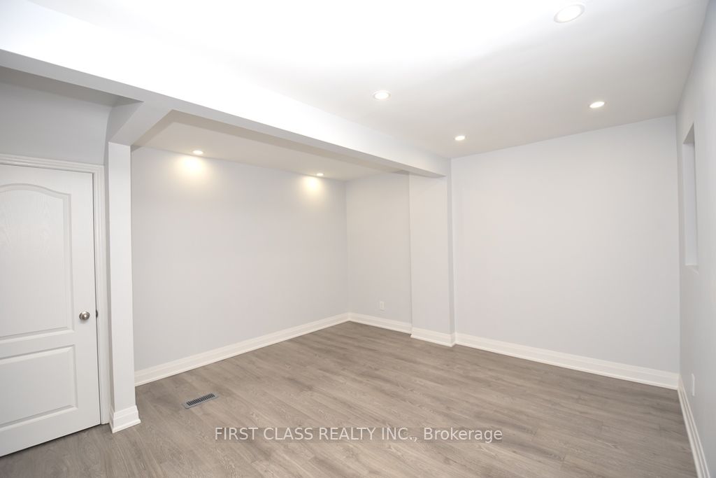 319 Senlac Road Back, Toronto, ON M2R 1R2 photo 4