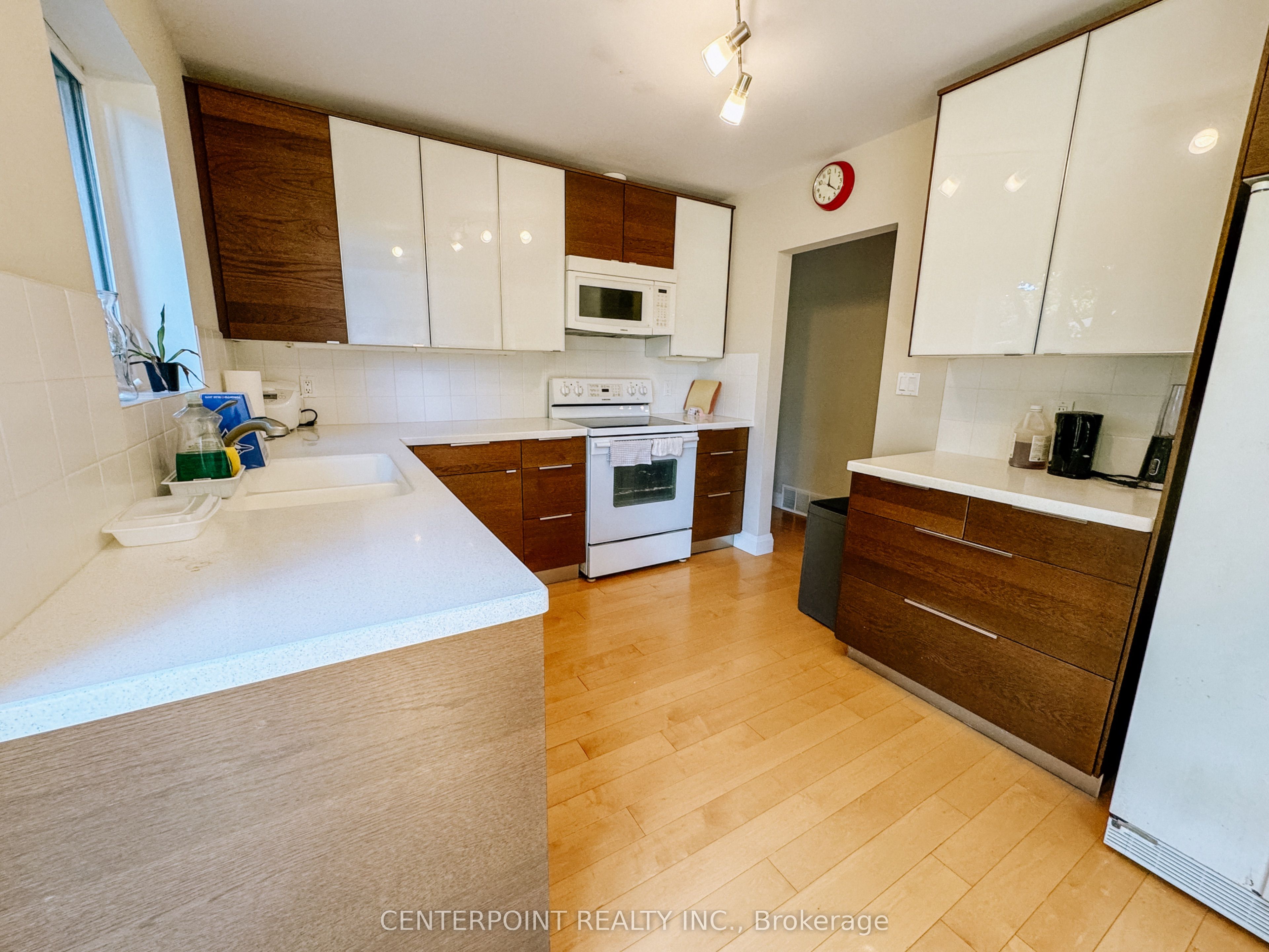 29 Chipping Road Main, Toronto, ON M3B 1L2 photo 4