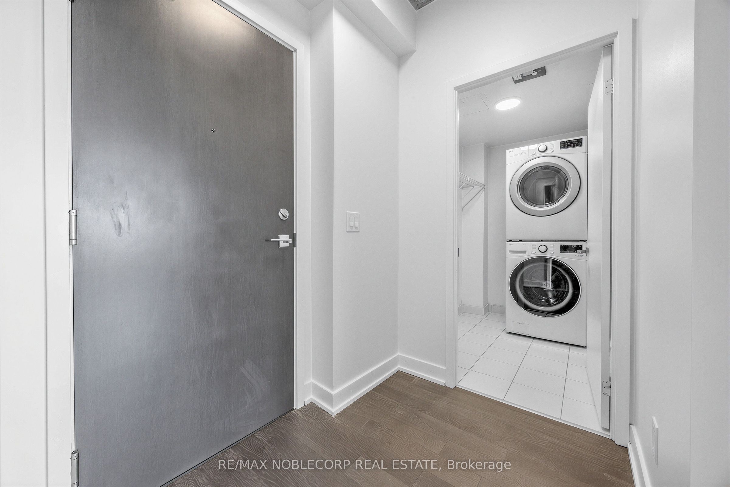 20 Minowan Miikan Lane 1006, Toronto, ON M6J 0E5 photo 4