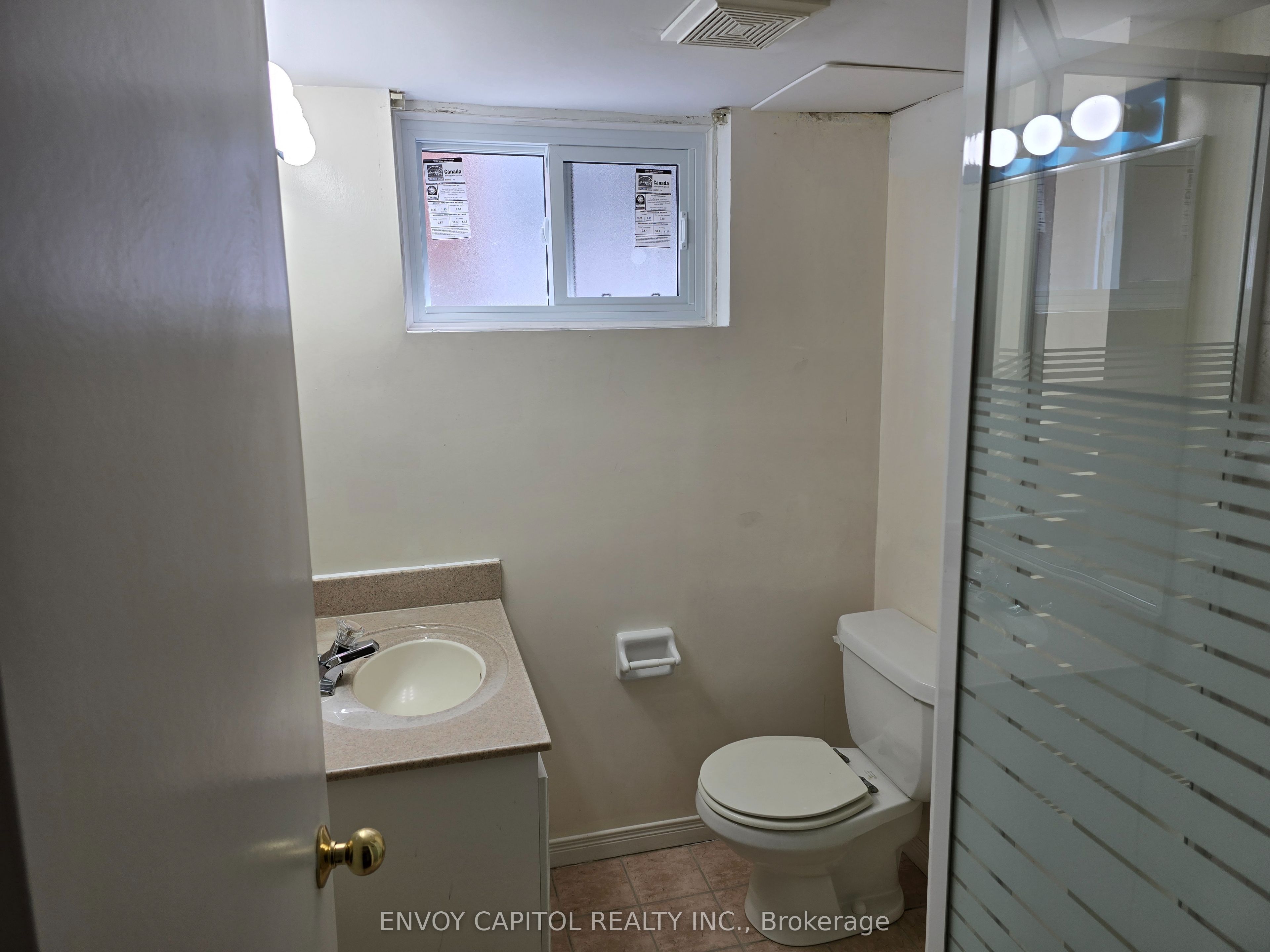 6 Arrowstook Road Basement Bachelor, Toronto, ON M2K 1J9 photo 4