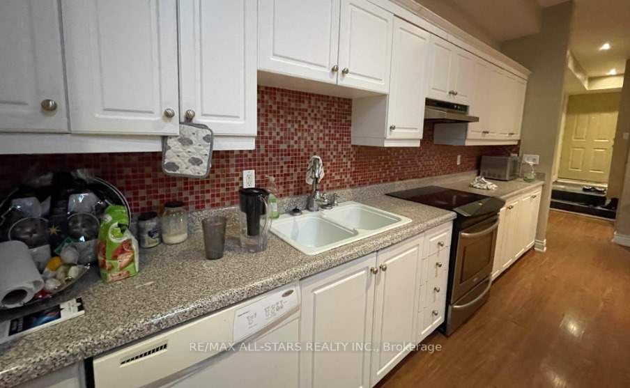 243 Lippincott Street, Toronto, ON M5S 2P4 photo 2
